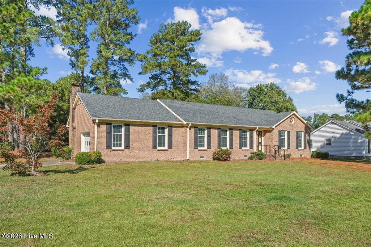 Single Family Residence at 3000 Camelot Drive, Kinston, NC 28504, photo 4 of 51