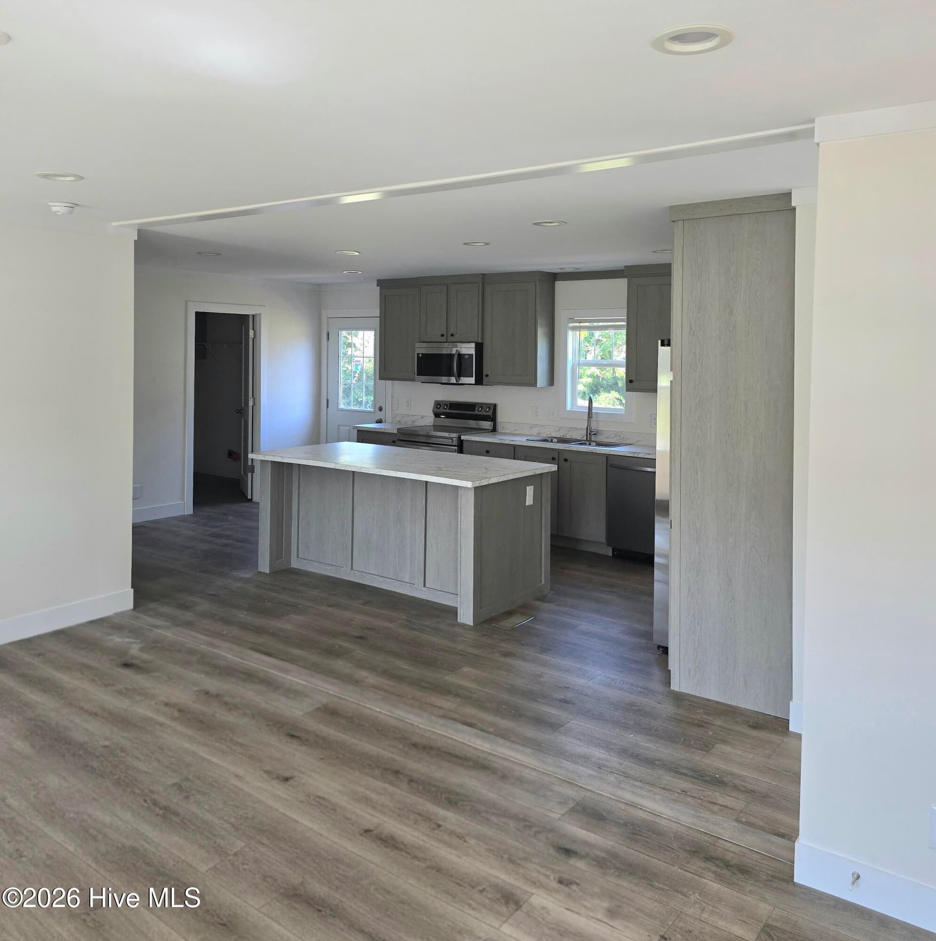 Manufactured Home at 106 Dundee Trail, Holly Ridge, NC 28445, photo 11 of 46