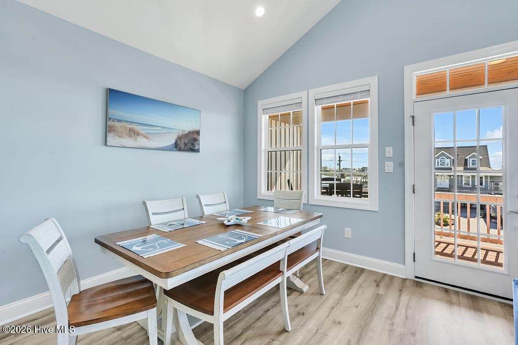Dining space - 246 Grandview Drive, Sneads Ferry, NC 28460