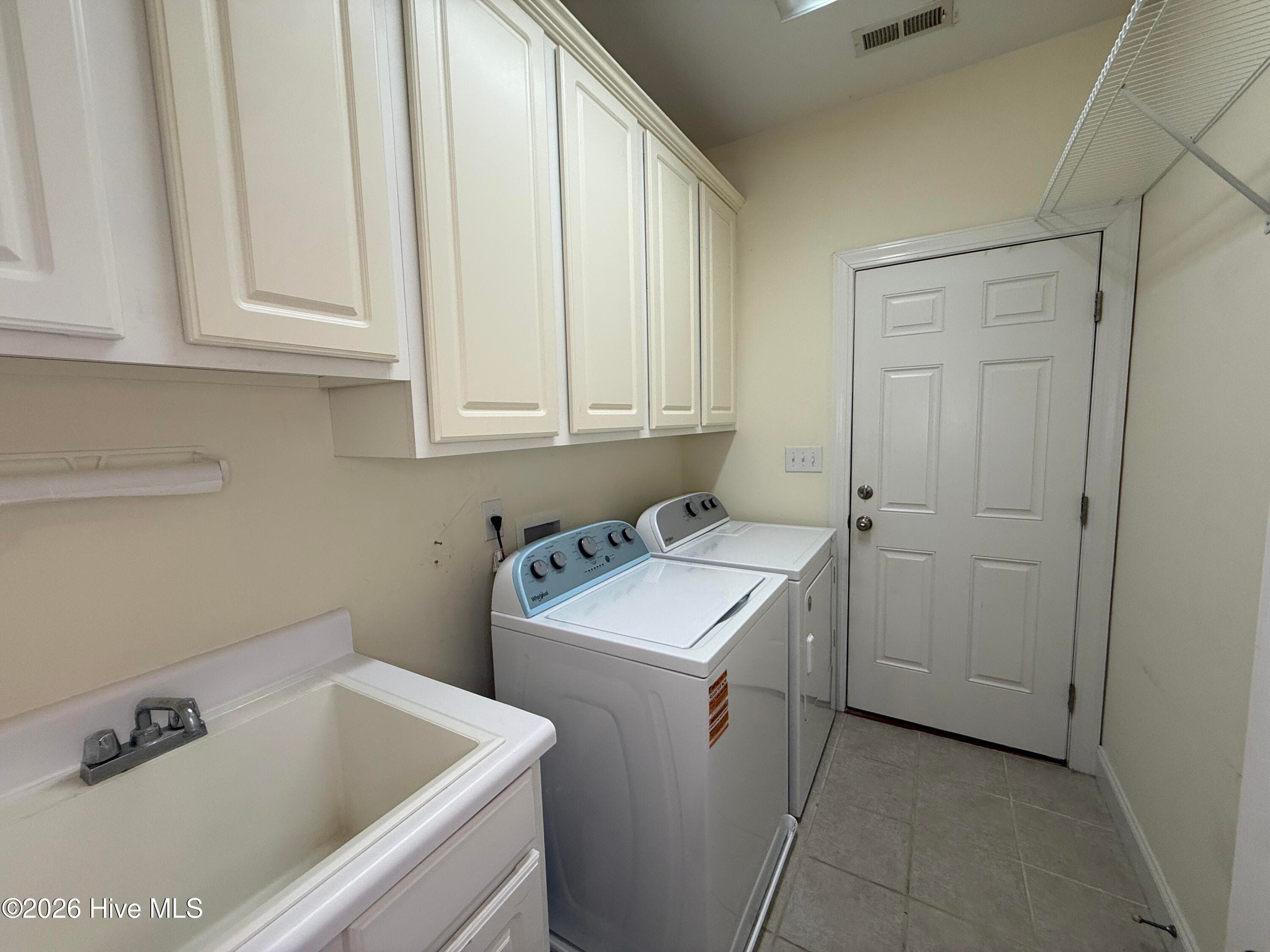Single Family Residence at 1013 Barkentine Drive, New Bern, NC 28560, photo 6 of 6