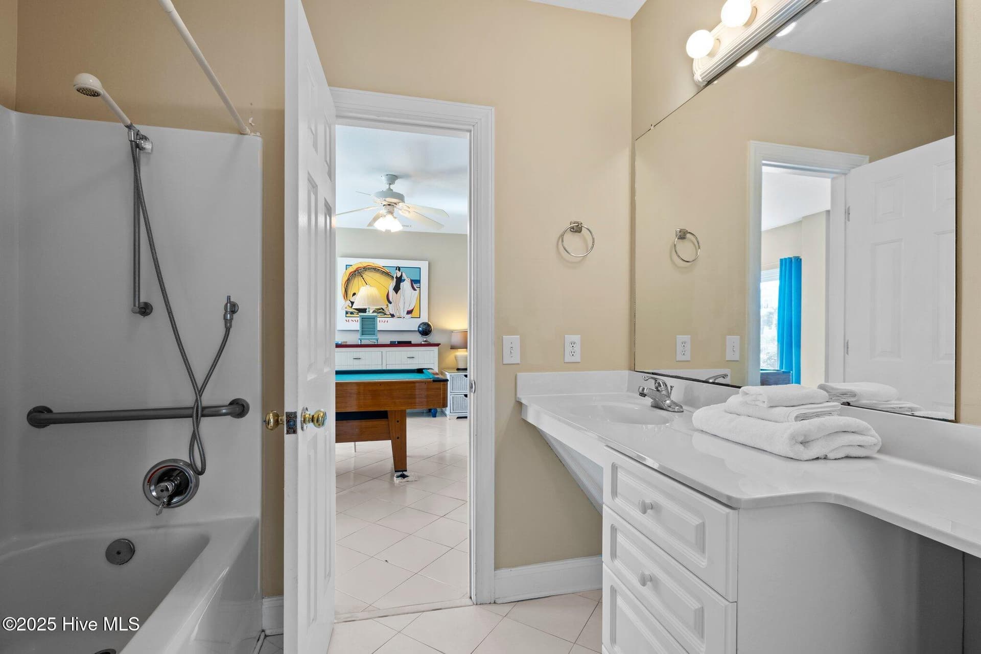 Single Family Residence at 9711 Dolphin Ridge Road, Emerald Isle, NC 28594, photo 28 of 37
