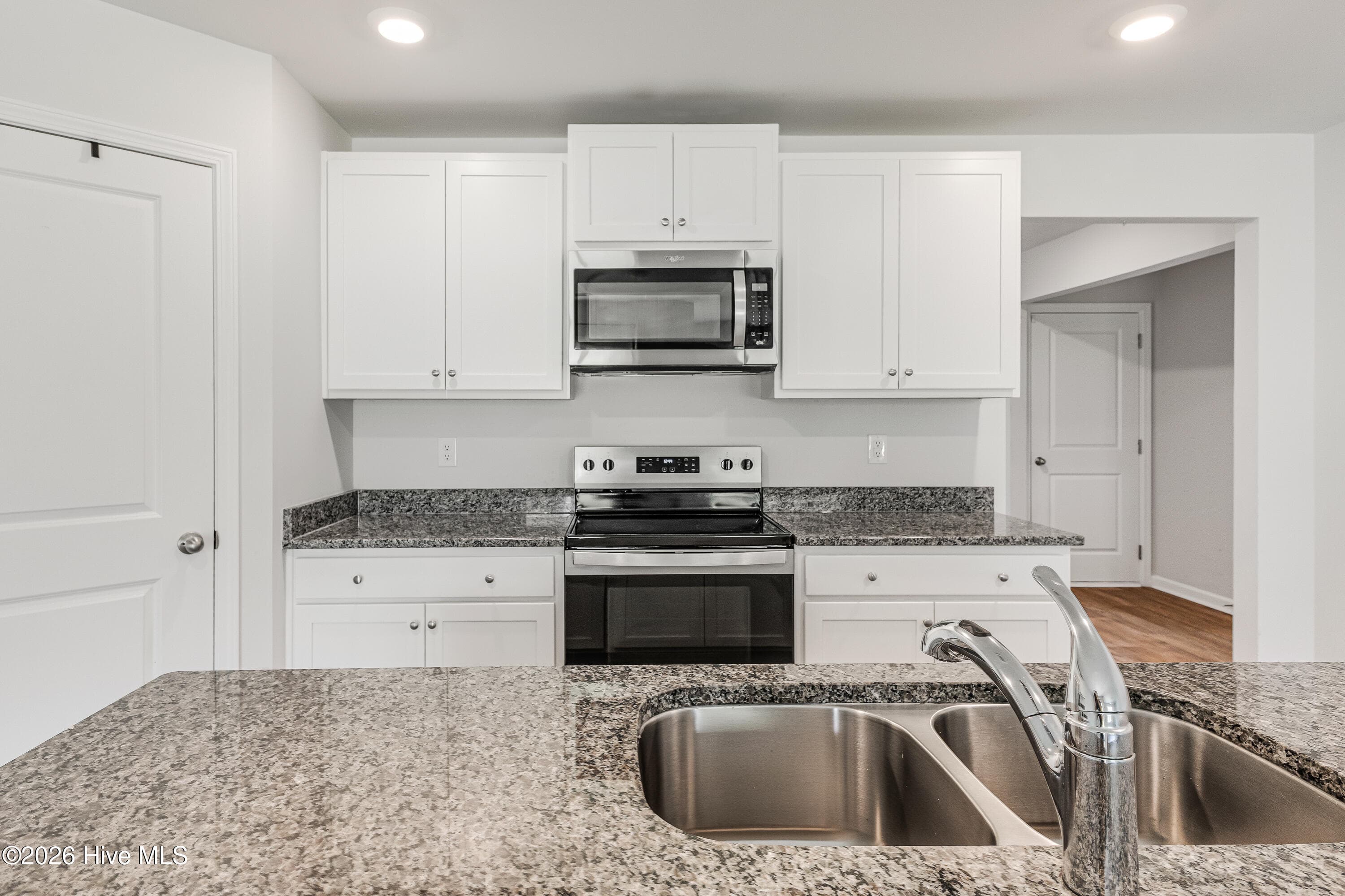 brown granite - 1774 Culdees Lane SE, Bolivia, NC 28422