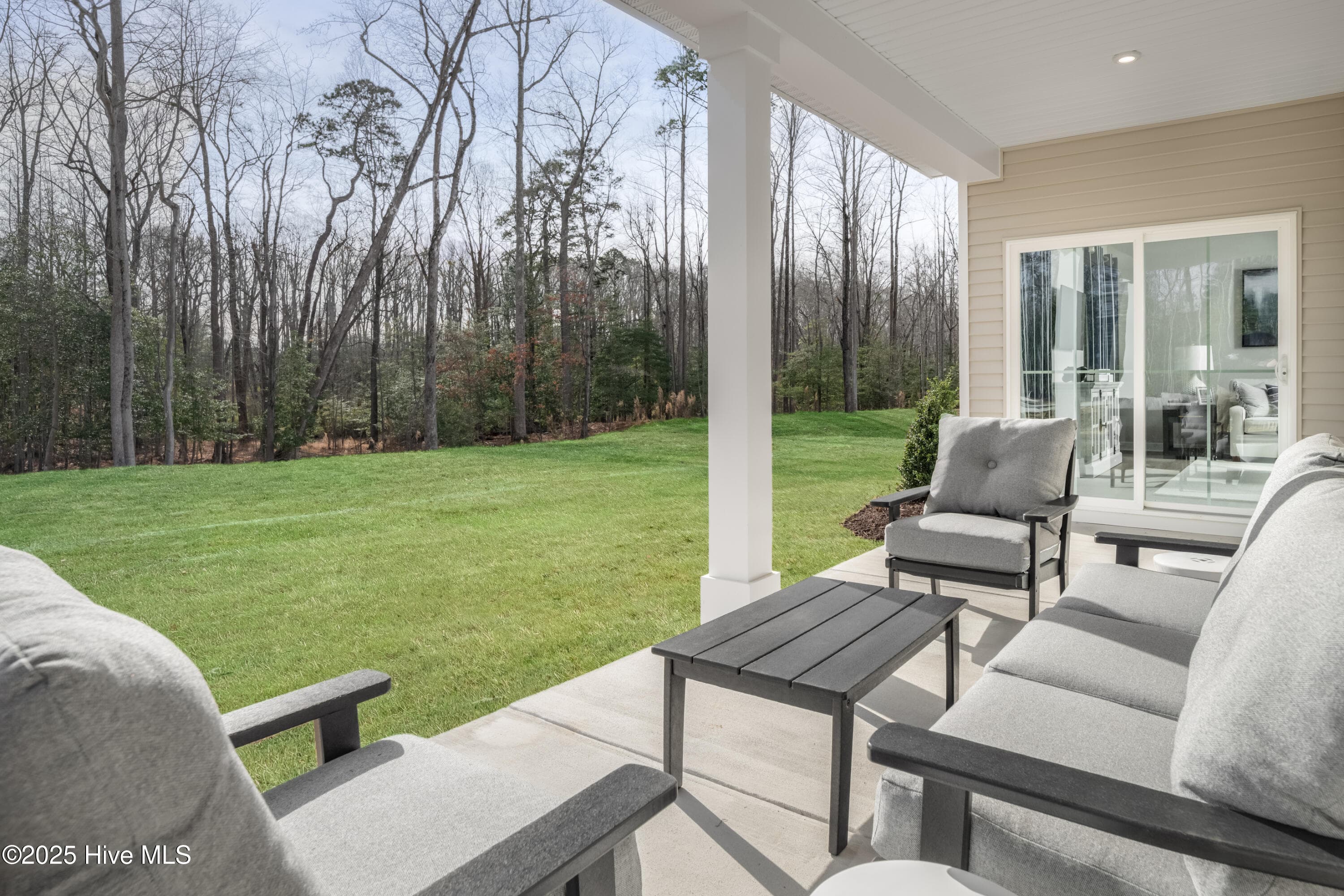 Single Family Residence at 621 Delia Circle, Navassa, NC 28451, photo 2 of 27