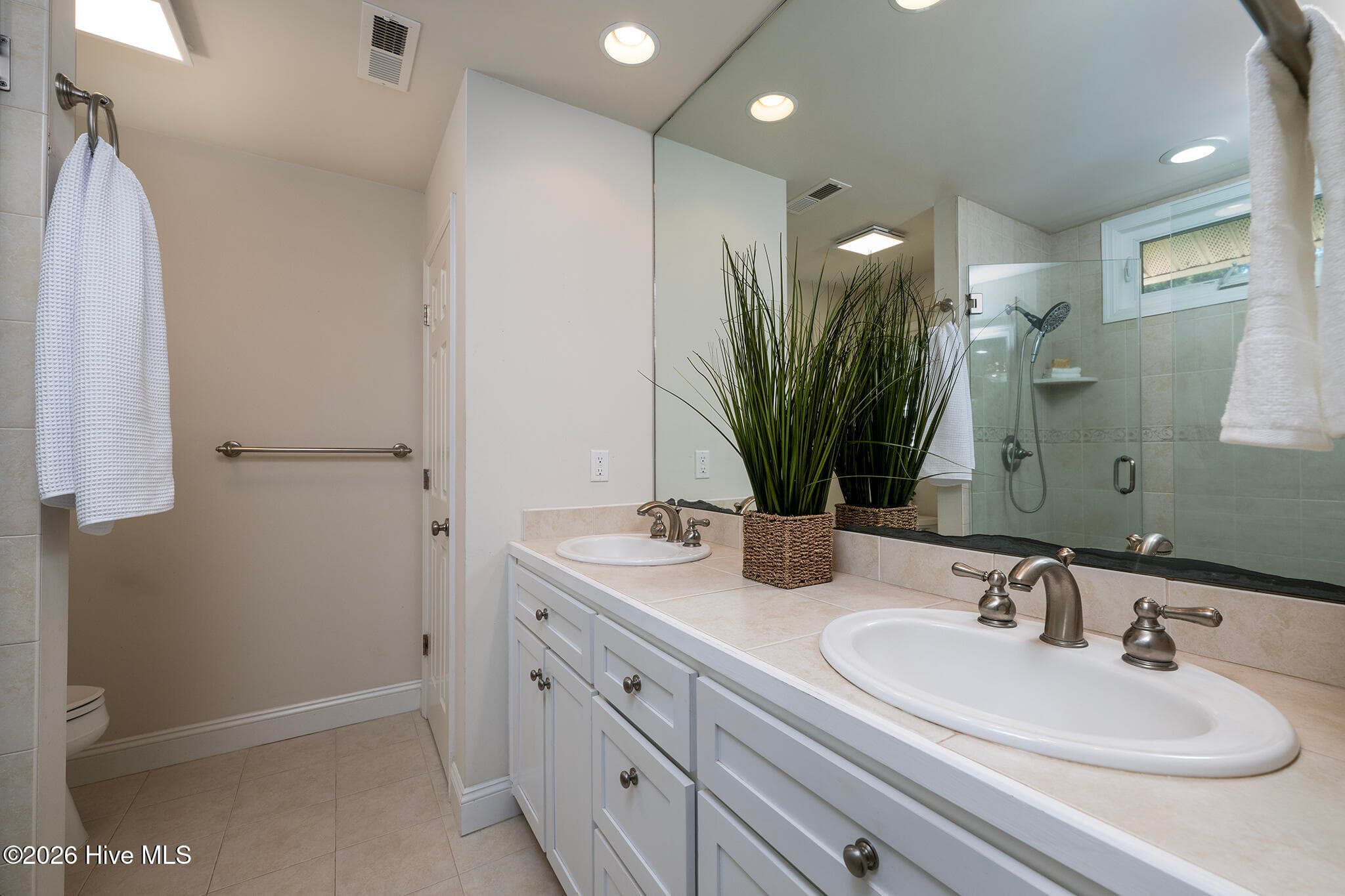 Primary En Suite Bathroom - 5505 Blackbeard Lane, New Bern, NC 28560