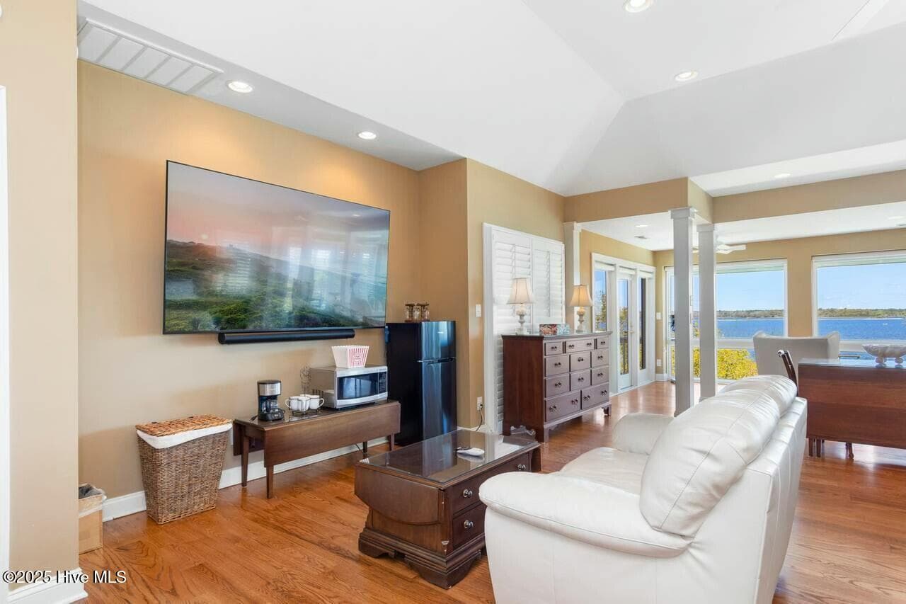 Master BR Suite - 7012 Sound Drive, Emerald Isle, NC 28594