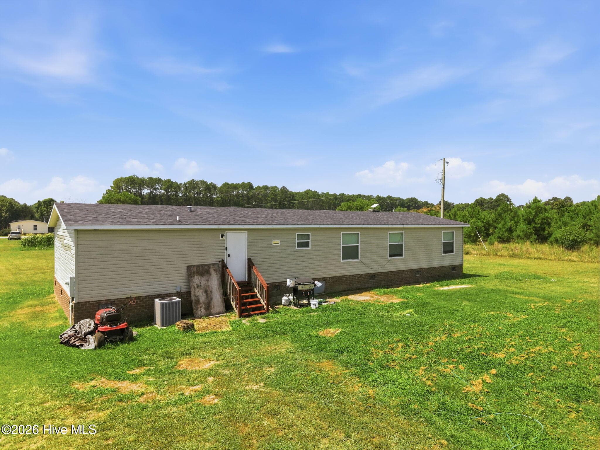Manufactured Home at 260 Low Ground Road, Enfield, NC 27823, photo 3 of 9