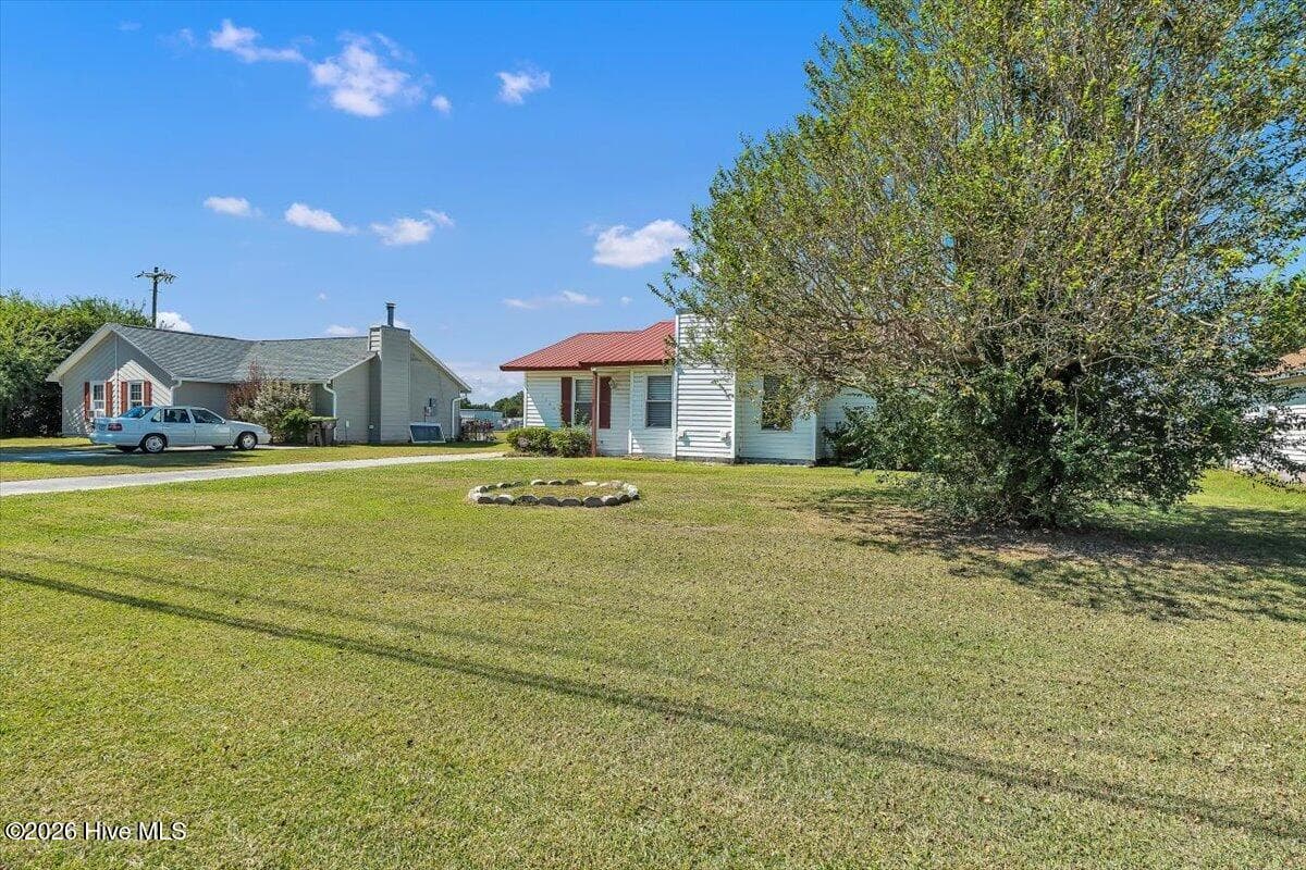 Single Family Residence at 1388 Halltown Road, Jacksonville, NC 28546, photo 9 of 42