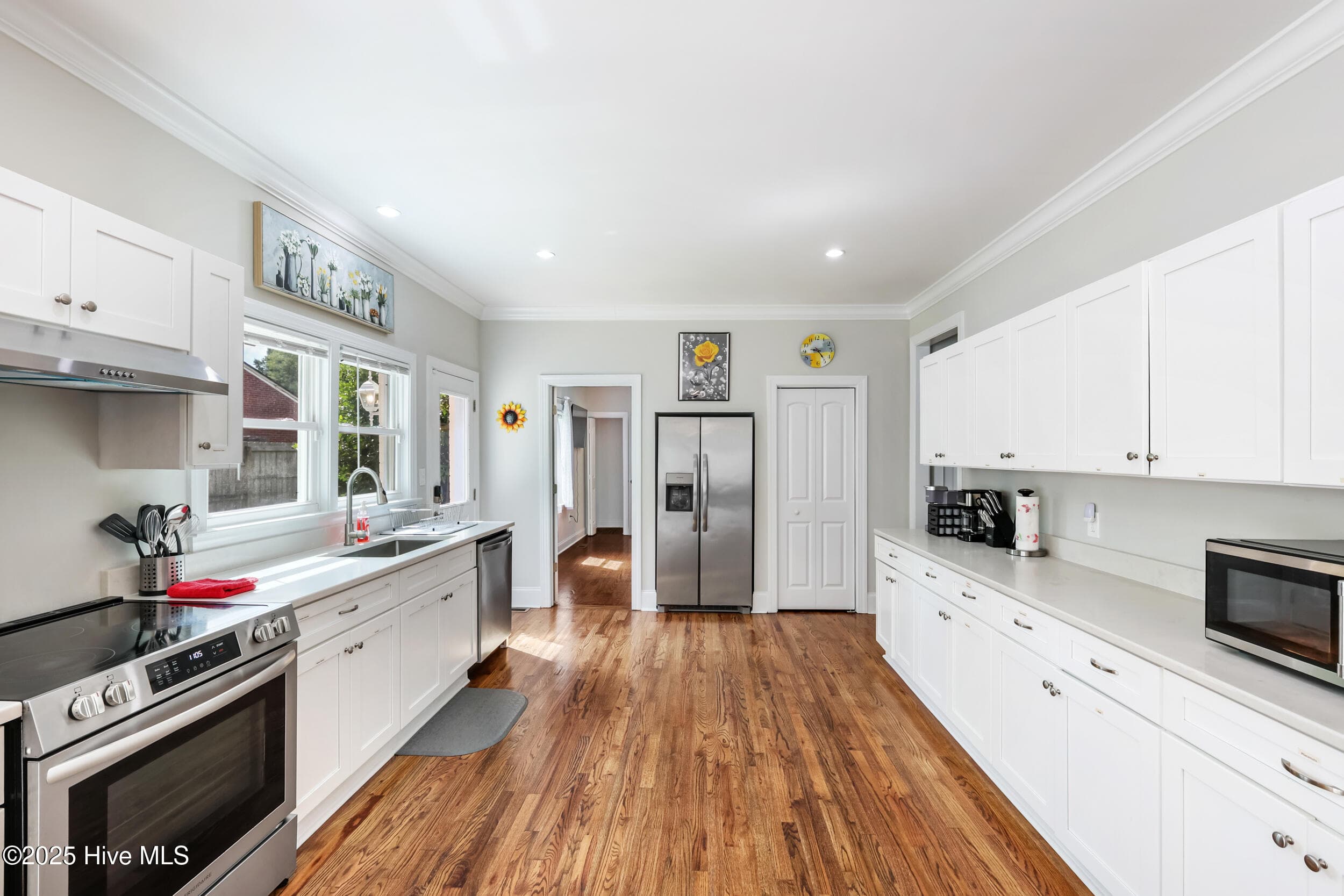 Single Family Residence at 827 Colonial Drive, Wilmington, NC 28403, photo 11 of 27