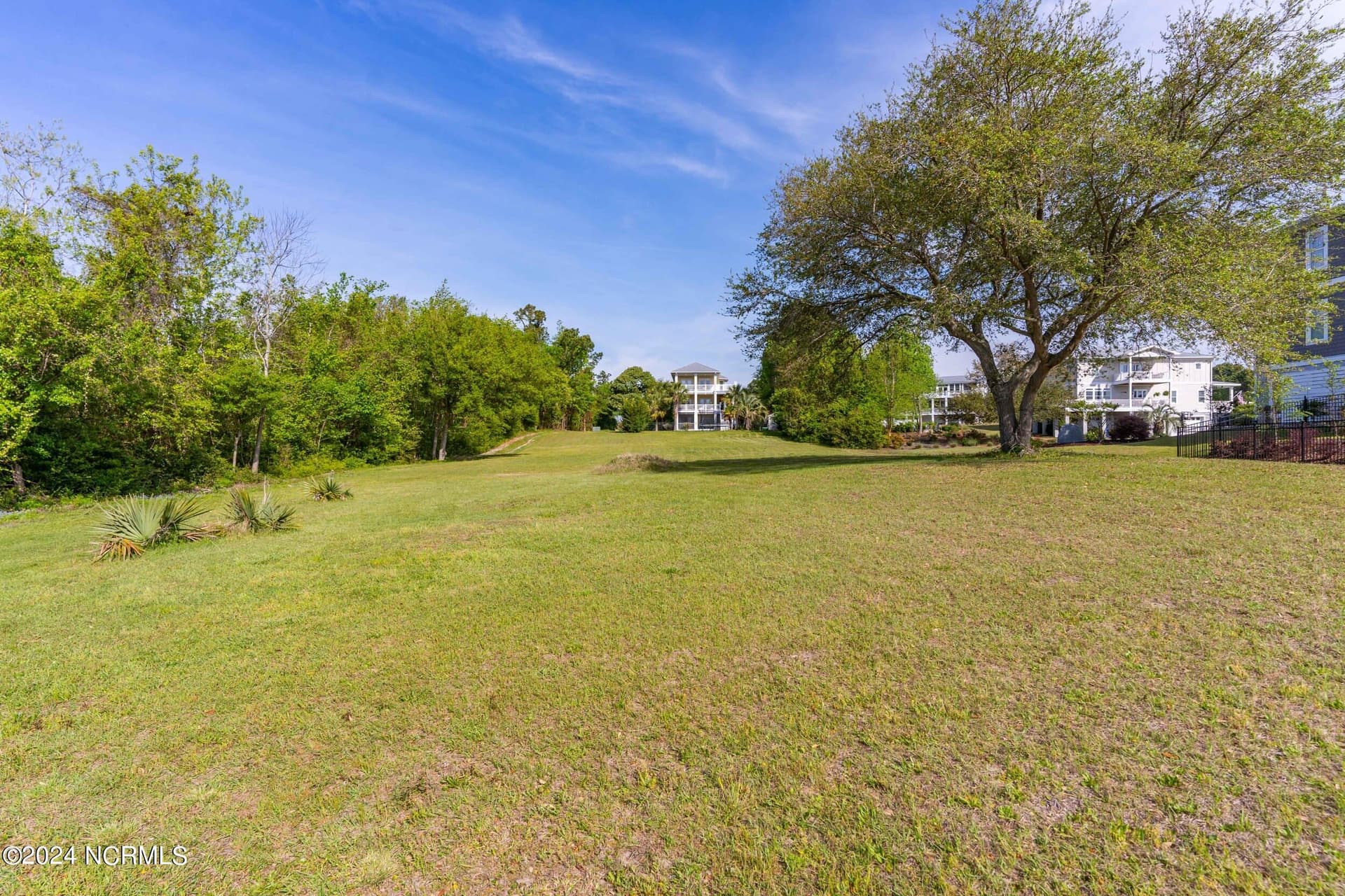 Single Family Residence at 125 Dogwood Lane, Hampstead, NC 28443, photo 17 of 21