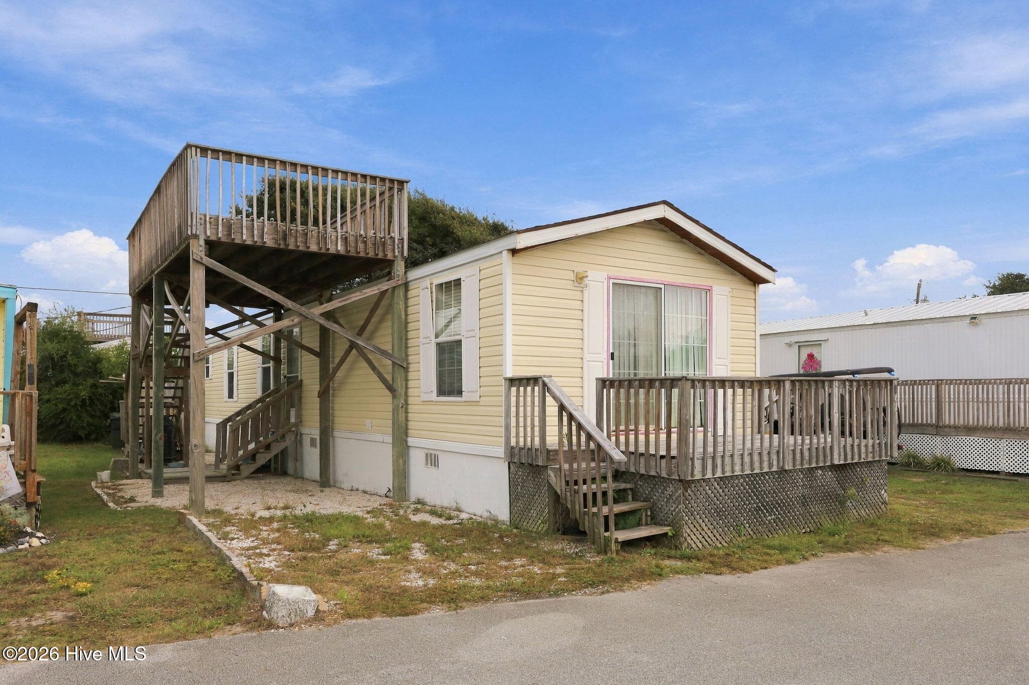 Manufactured Home at 1530 Salter Path Road 15, Indian Beach, NC 28512, photo 7 of 33