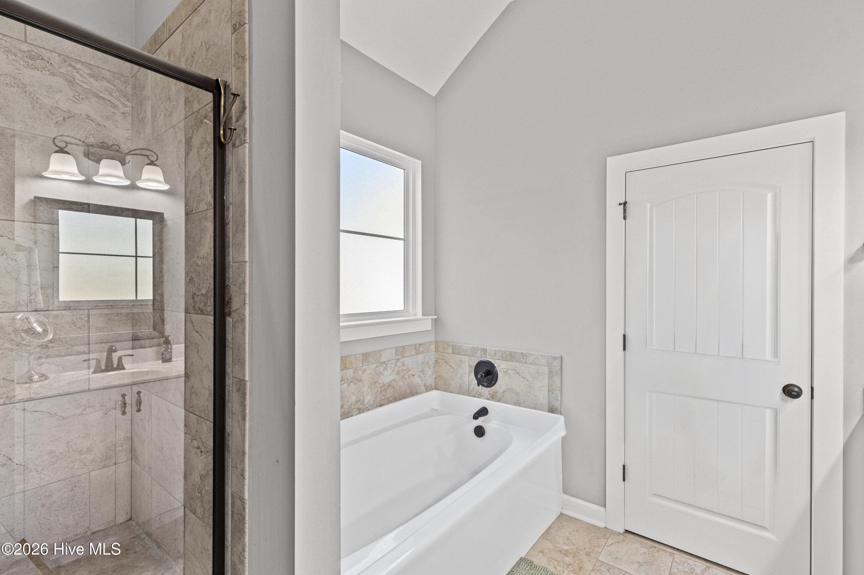 Tile wall shower - 2016 Edenberry Row, Beech Island, SC 29842