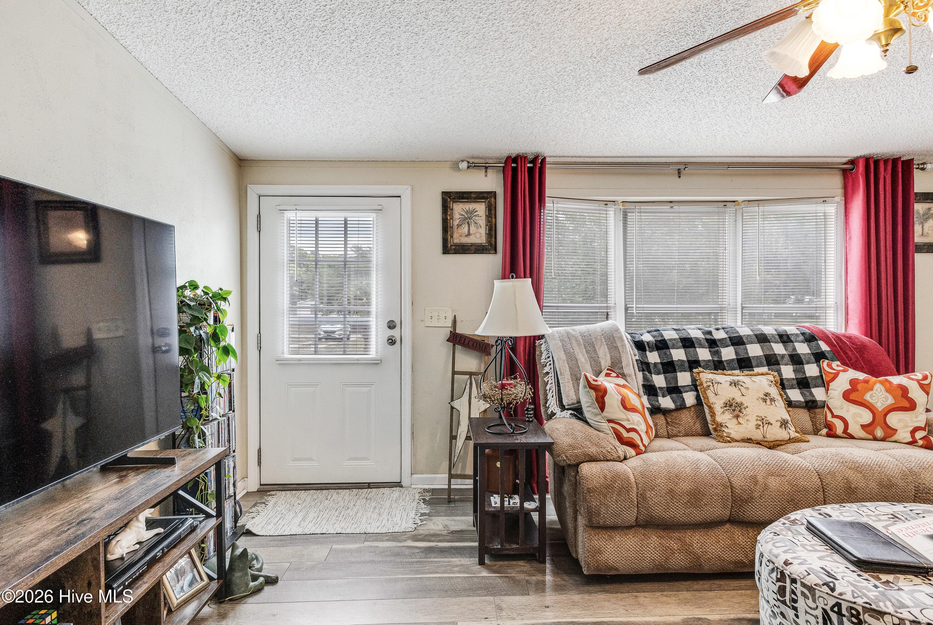 Manufactured Home at 2193 Helmsman Drive SW, Supply, NC 28462, photo 3 of 29