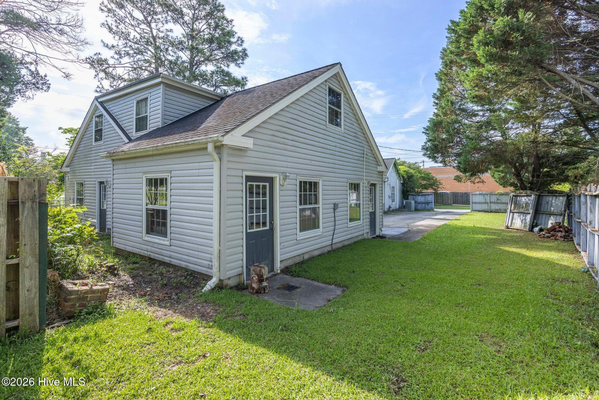 Single Family Residence at 901 Smyrna Drive, Whiteville, NC 28472, photo 3 of 3