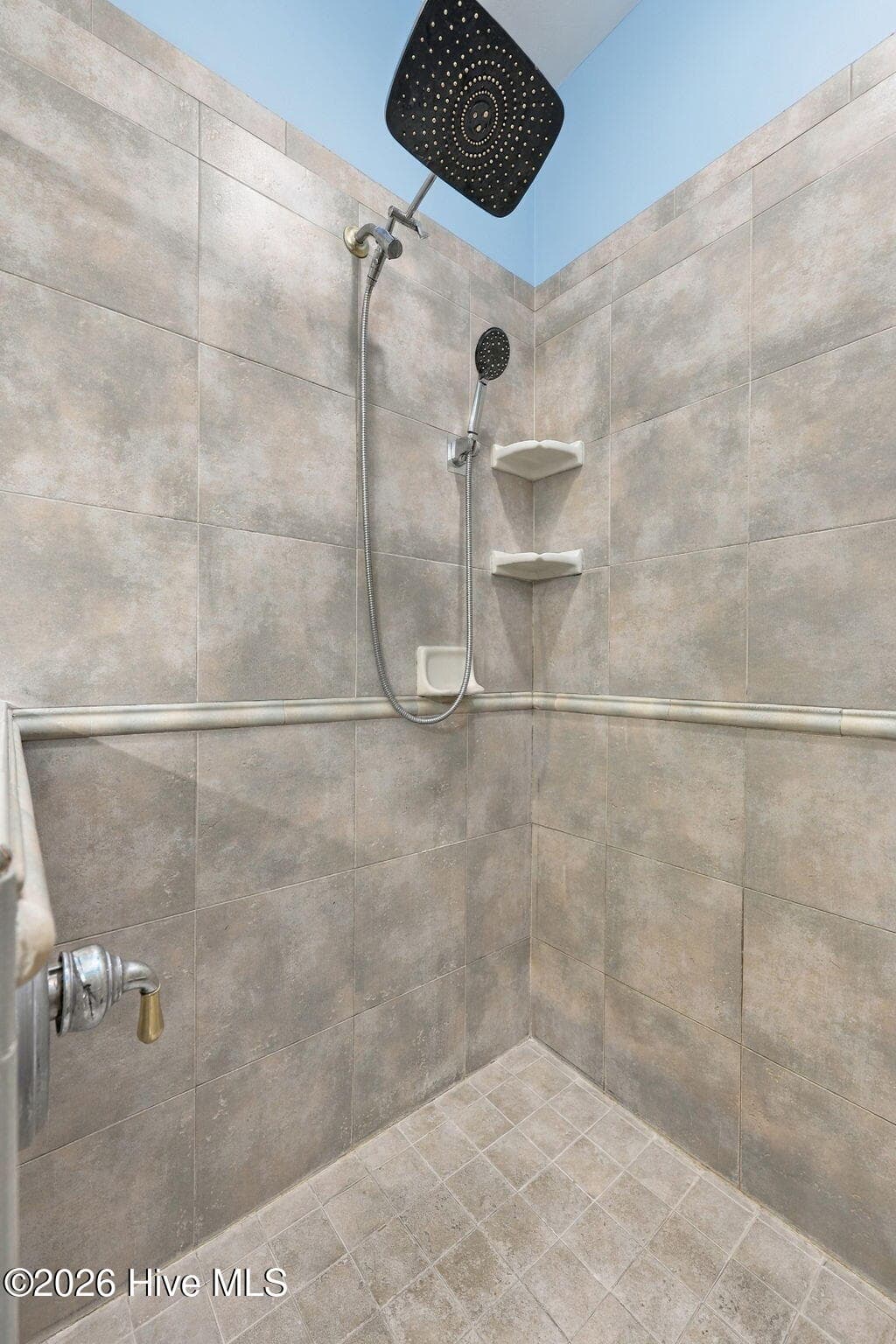Owners Bathroom - 119 Cape Fear Drive, Chocowinity, NC 27817