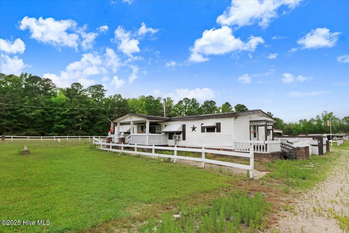 Manufactured Home at 6280 Nc Highway 481, Halifax, NC 27839, photo 7 of 12