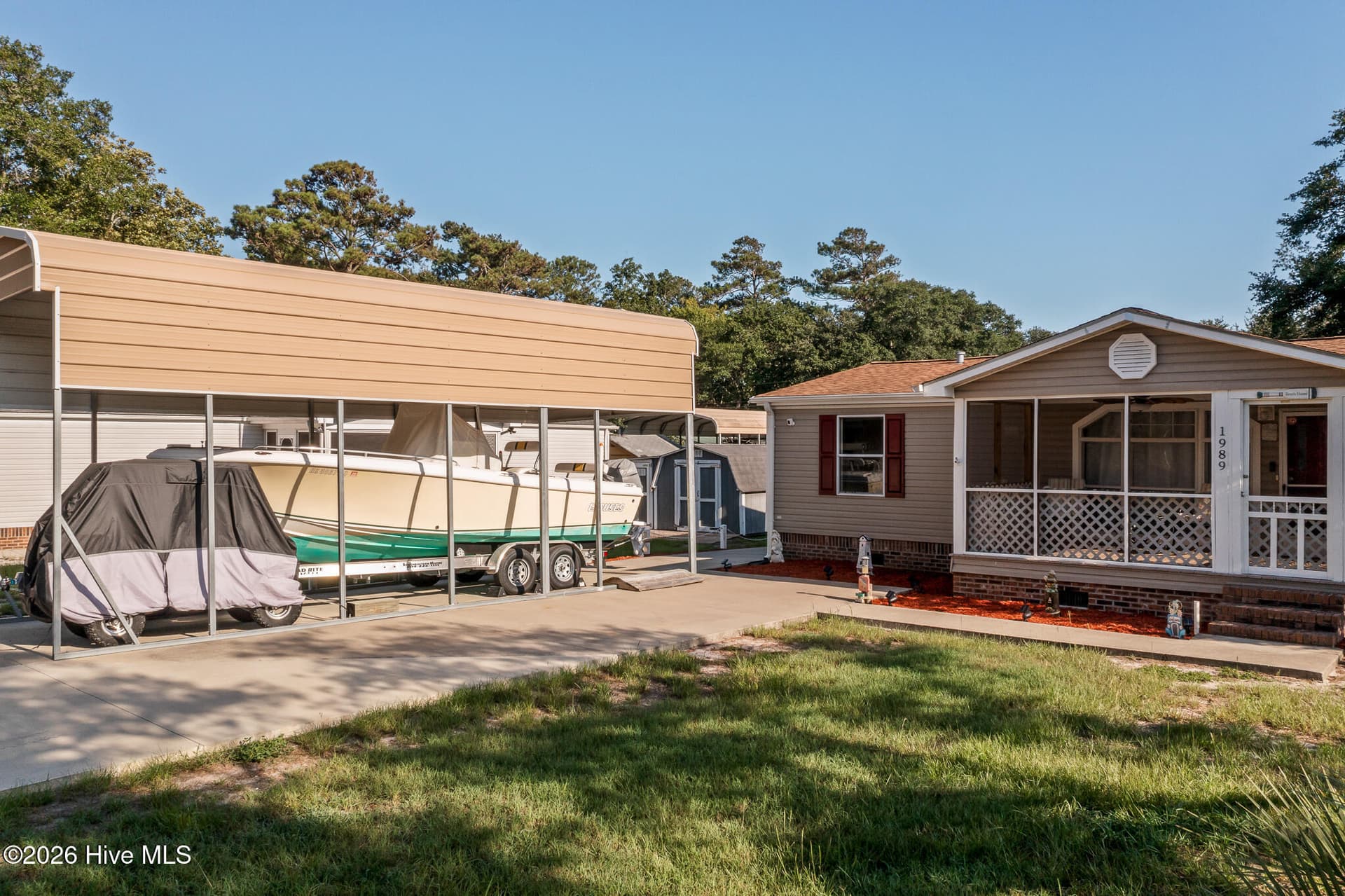 Manufactured Home at 1989 Scotch Sea Lane SW, Supply, NC 28462, photo 17 of 49