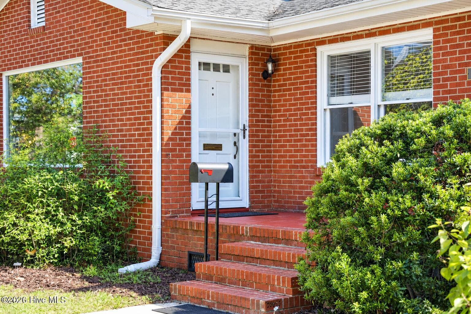 Single Family Residence at 320 Northern Boulevard, Wilmington, NC 28401, photo 7 of 159