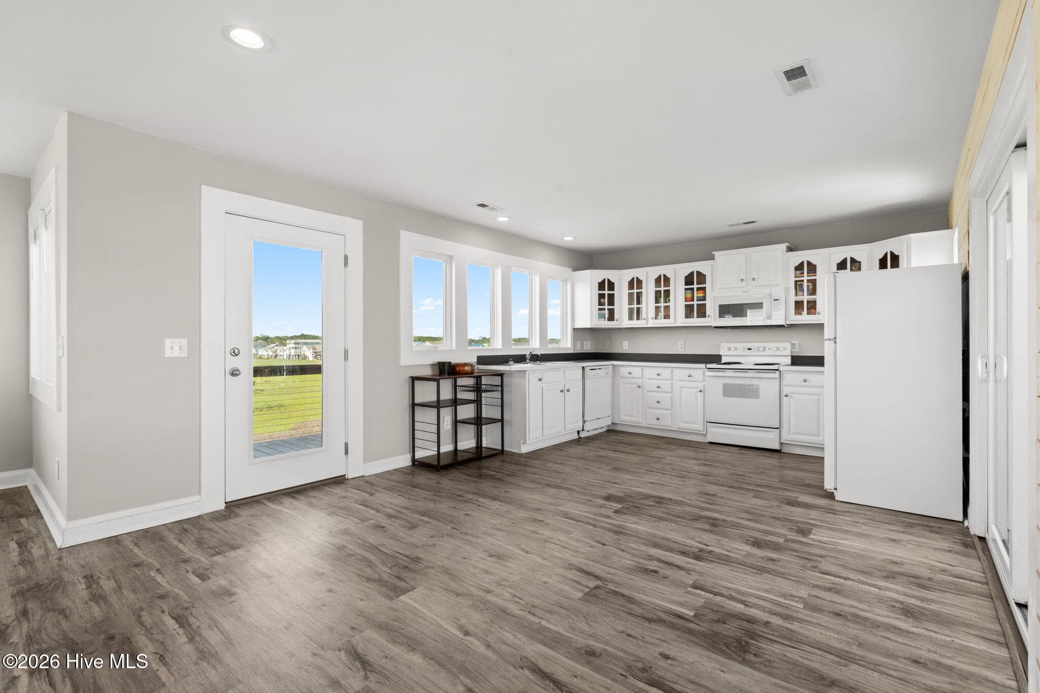 Single Family Residence at 598 Ocean Boulevard W, Holden Beach, NC 28462, photo 16 of 68