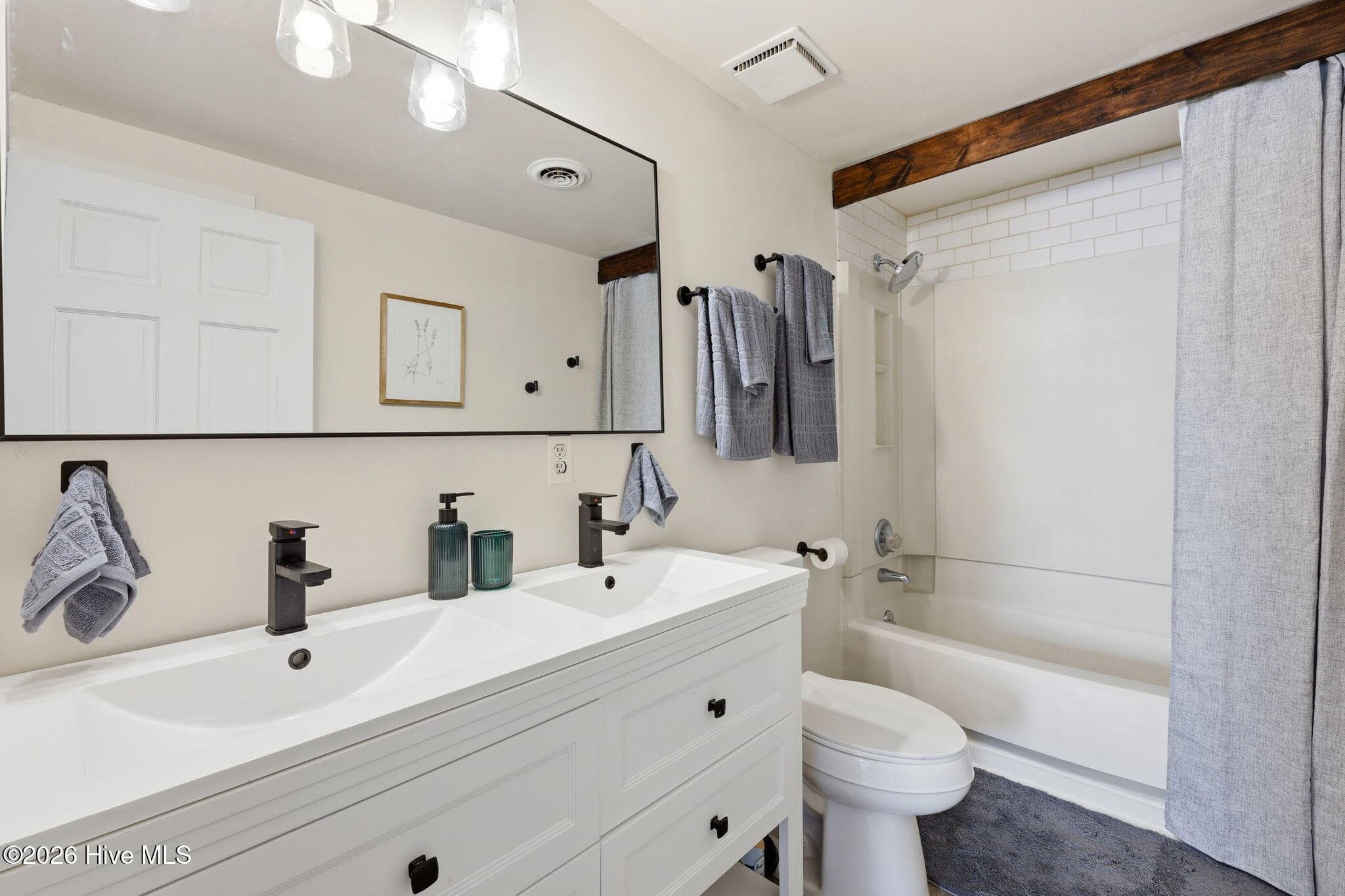Full Bathroom - 328 River Walk, New Bern, NC 28560