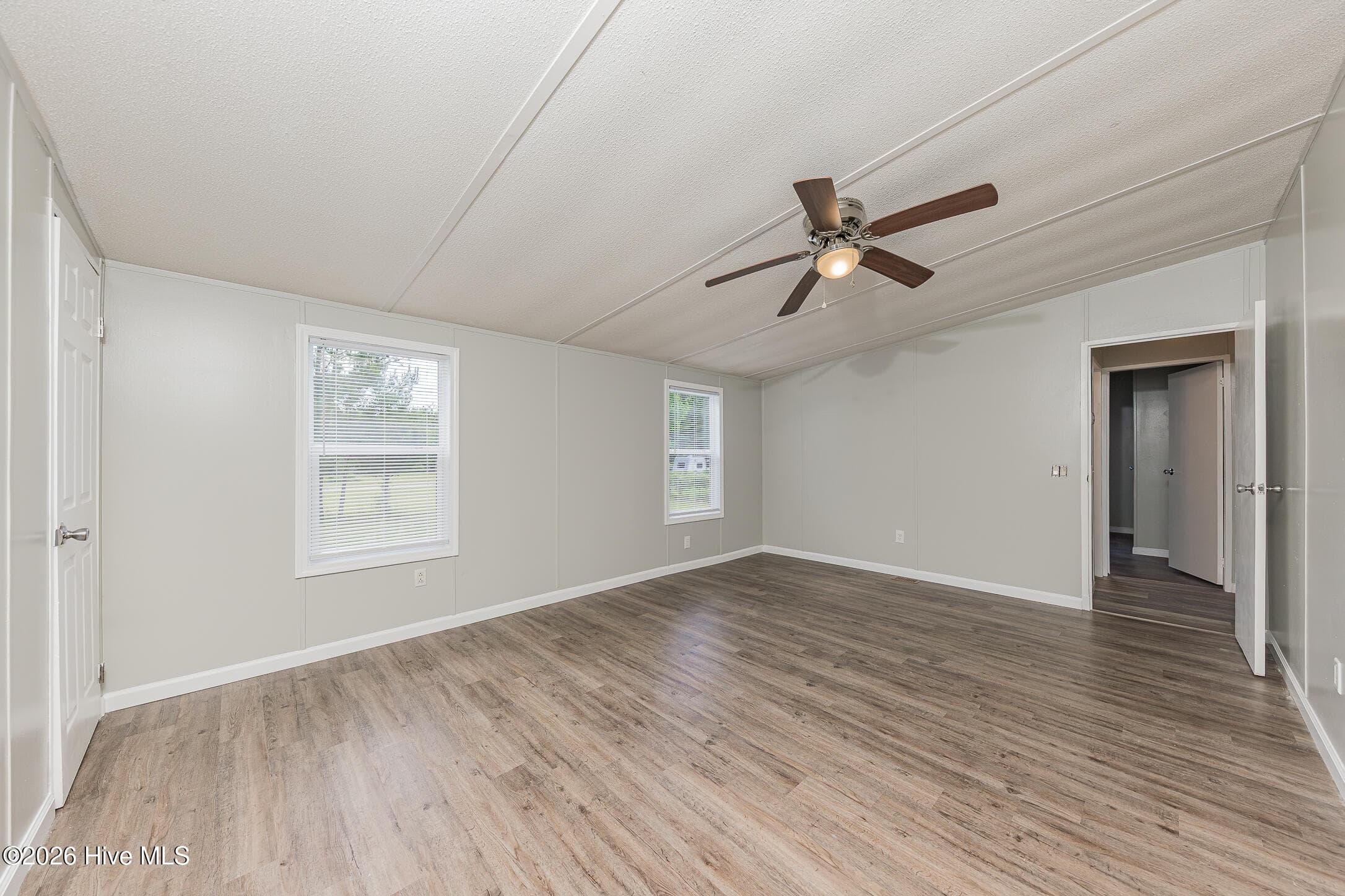 Manufactured Home at 122 Woodbrook Drive, Midway Park, NC 28544, photo 24 of 47