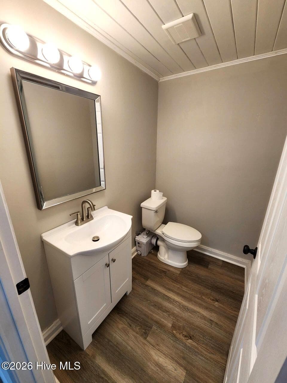 Powder Room - 104 Croatan Drive, Newport, NC 28570