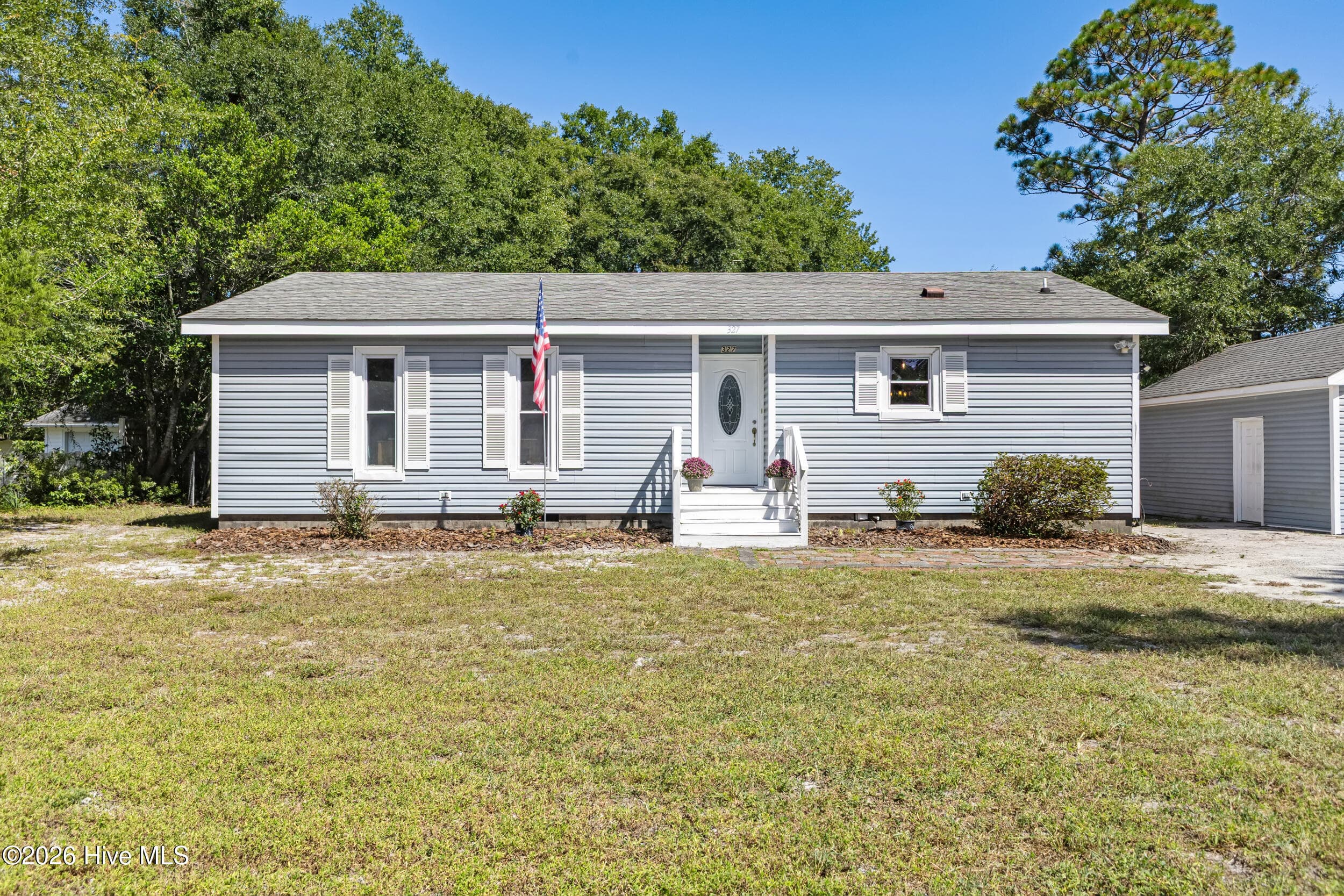 Single Family Residence at 327 Green Meadows Drive, Wilmington, NC 28405, photo 5 of 33