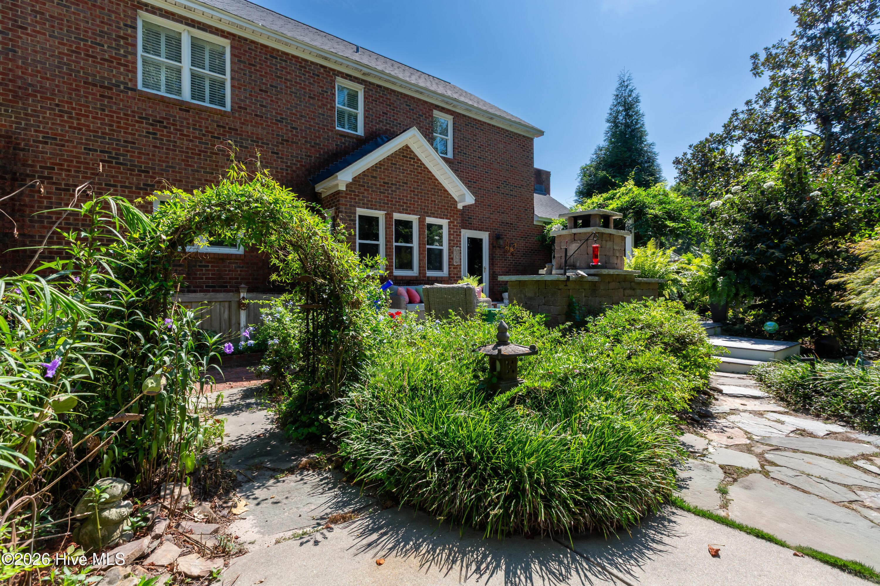 Stone pathway and arch - 2417 Oakview Drive, New Bern, NC 28562