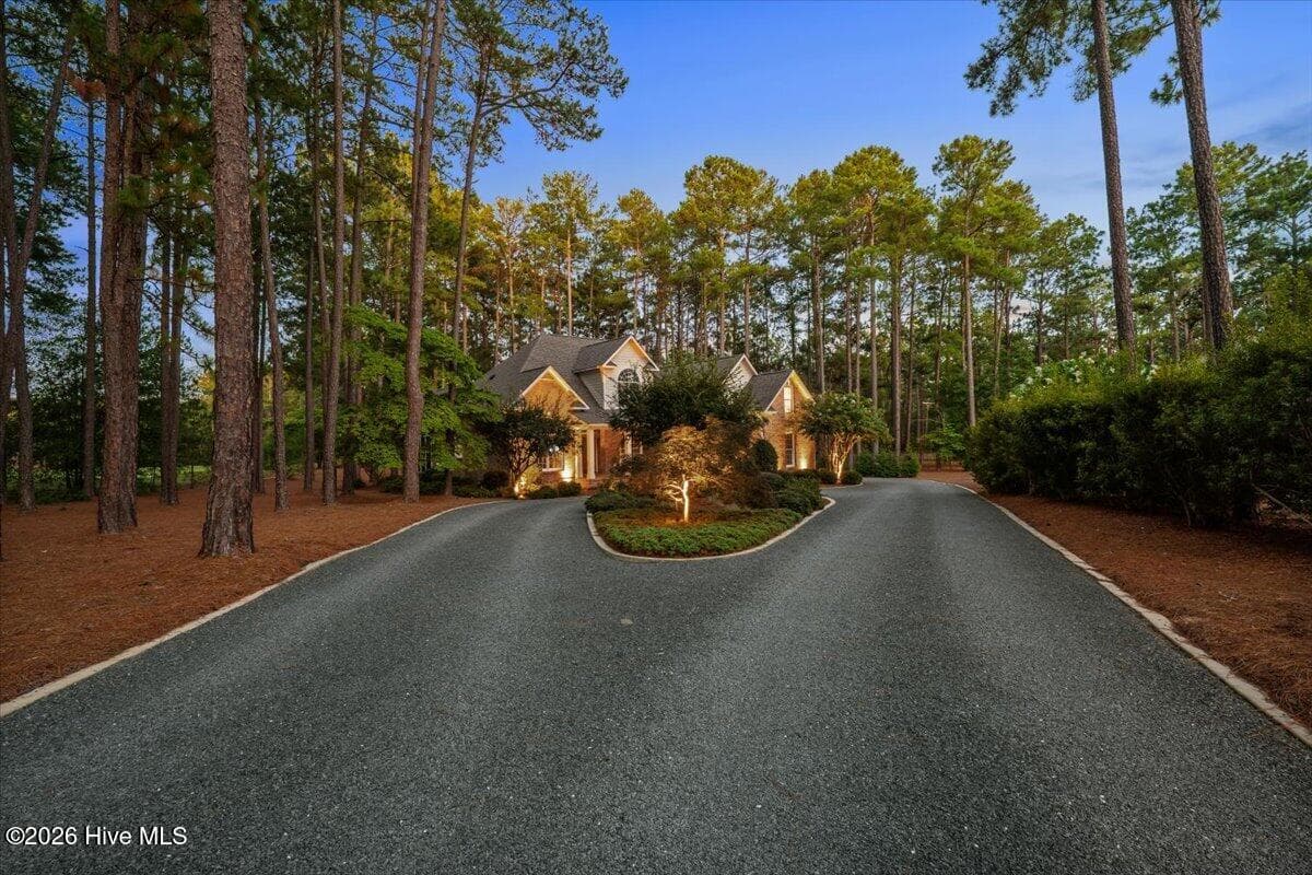 Single Family Residence at 14 Rathlin Court, Pinehurst, NC 28374, photo 6 of 58
