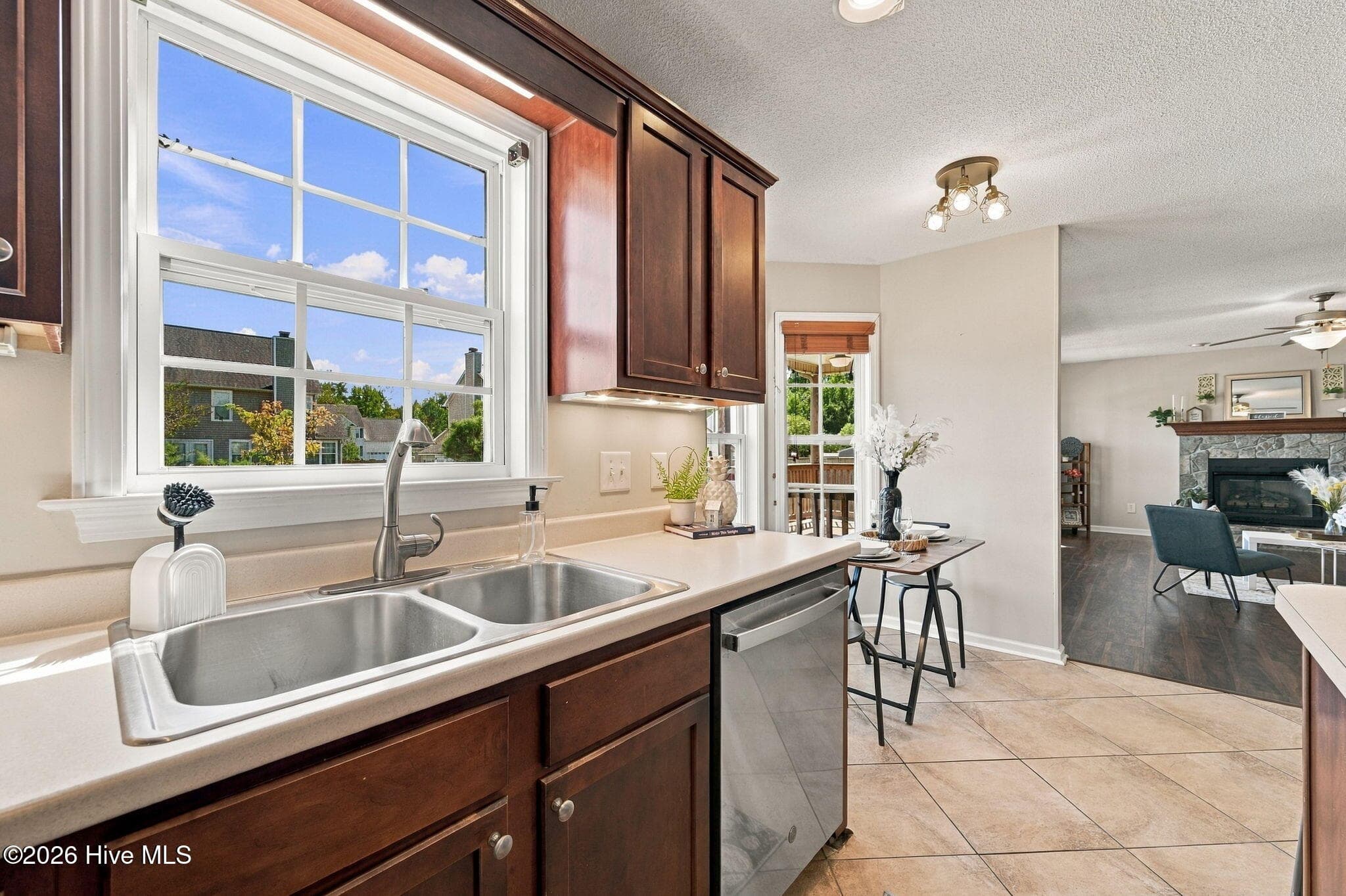 Single Family Residence at 101 Ellington Place, Jacksonville, NC 28540, photo 18 of 100