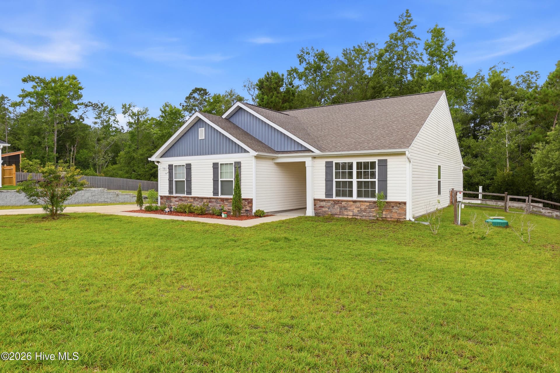 Single Family Residence at 530 Poppleton Drive, Hampstead, NC 28443, photo 2 of 61