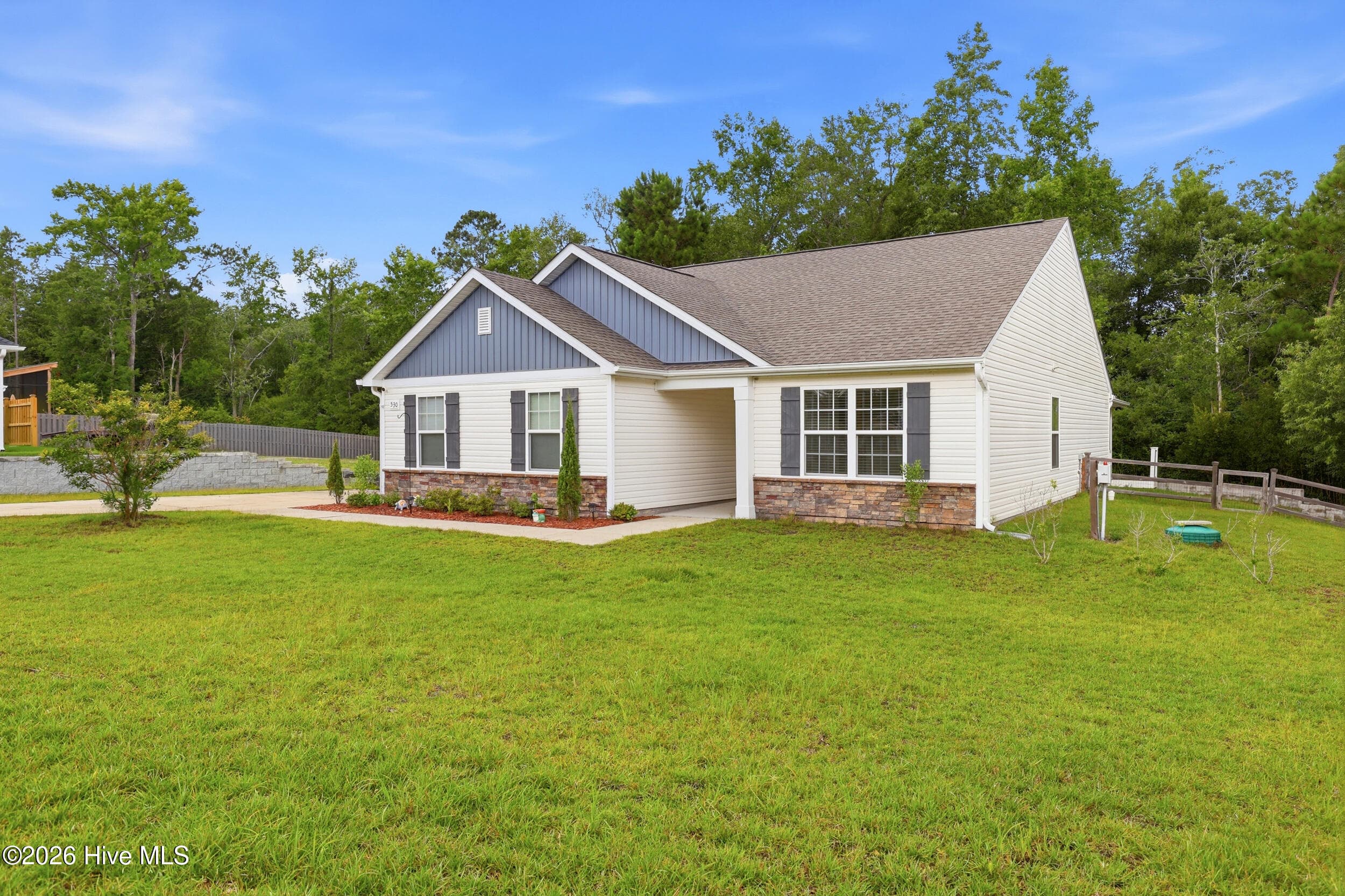 Single Family Residence at 530 Poppleton Drive, Hampstead, NC 28443, photo 2 of 61