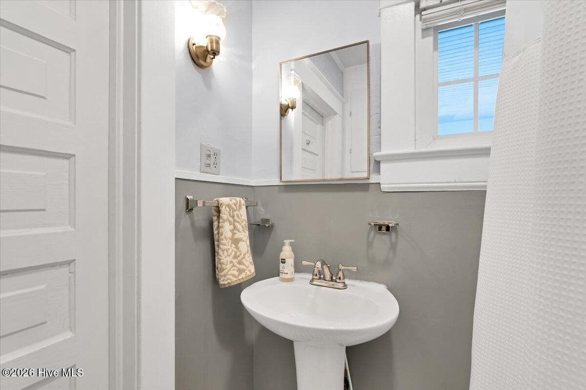 Upstairs en suite bath (3rd full) - 160 N Ridge Street, Southern Pines, NC 28387