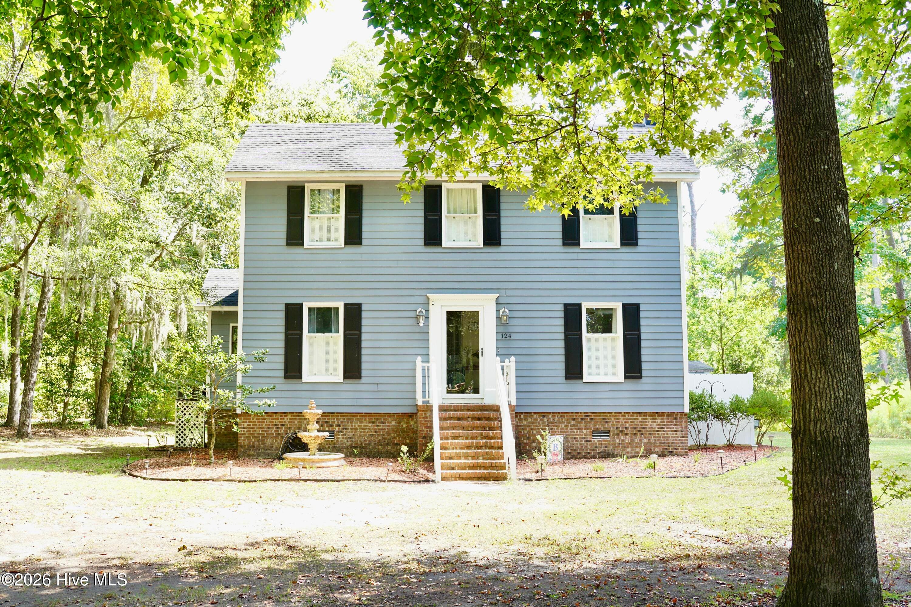 Single Family Residence at 124 Country Place, Washington, NC 27889, photo 3 of 29