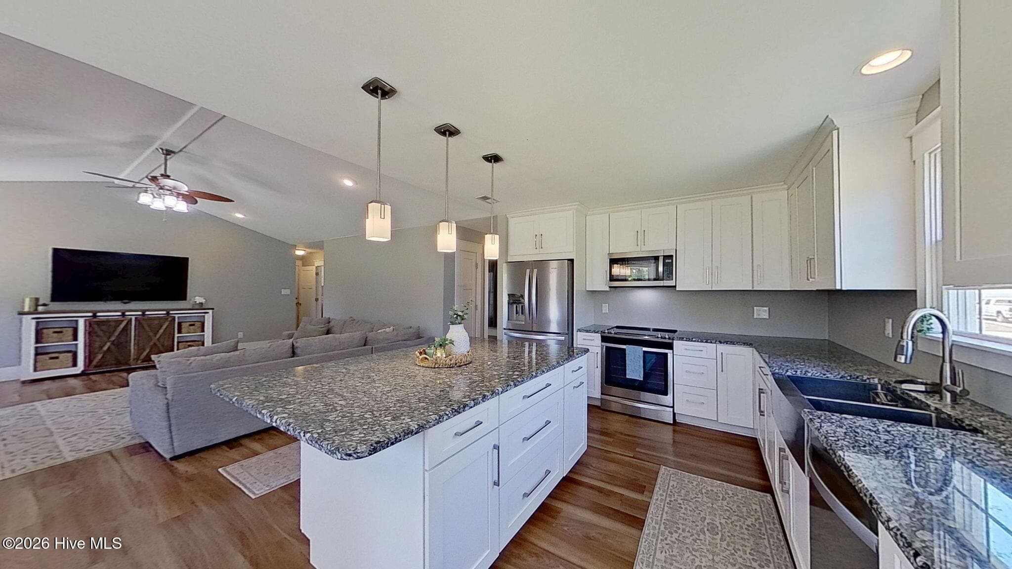 Single Family Residence at 1129 Coral Reef Drive, New Bern, NC 28560, photo 27 of 68