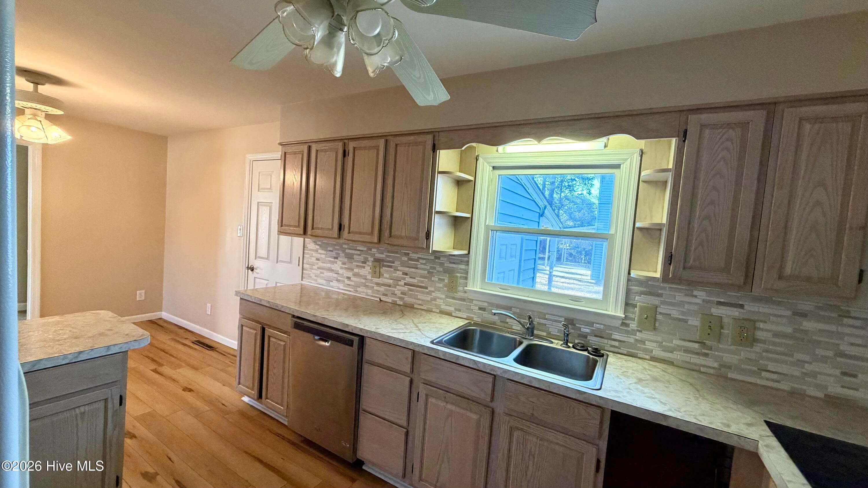 Single Family Residence at 1113 Cherry Tree Drive, New Bern, NC 28562, photo 27 of 80