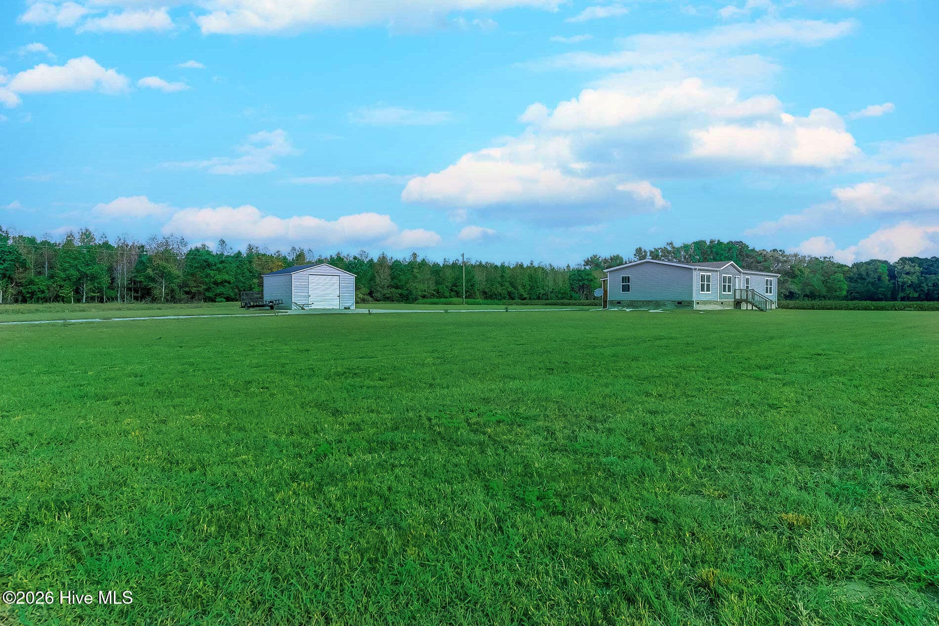 Manufactured Home at 870 Highpockets Place, Latta, SC 29565, photo 3 of 36