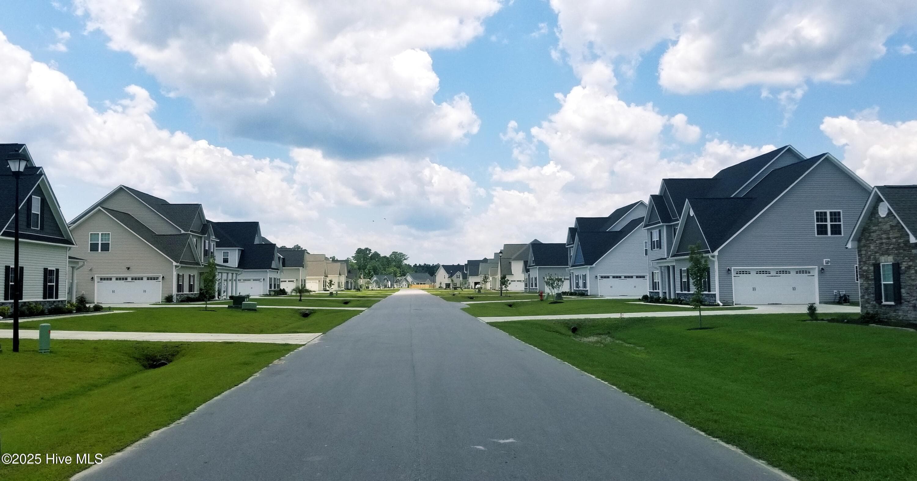 Single Family Residence at 1002 Sharpnose Street, New Bern, NC 28562, photo 10 of 15