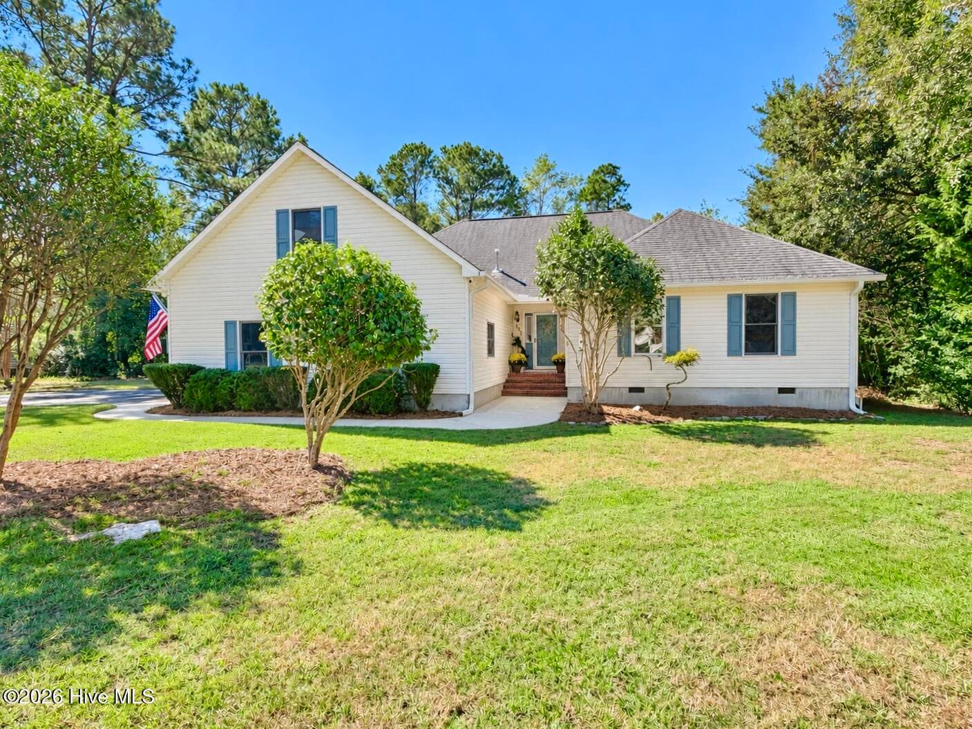 Single Family Residence at 305 Shearwater Drive, Hampstead, NC 28443, photo 2 of 40