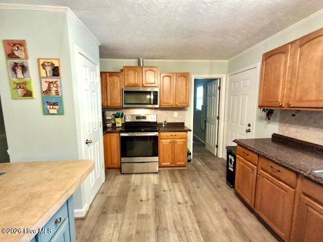 Single Family Residence at 11 Fayetteville Road, Elizabethtown, NC 28337, photo 4 of 14