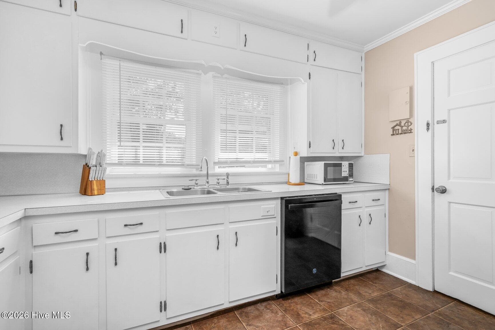Kitchen - 405 E Center Street, Nashville, NC 27856