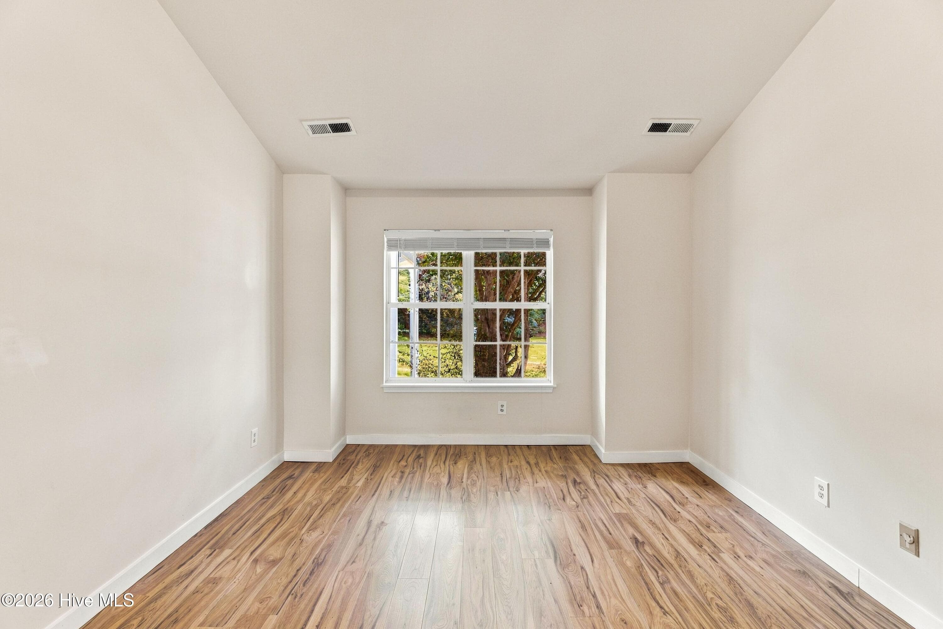 Single Family Residence at 2704 Manor Court, Wilmington, NC 28405, photo 16 of 51