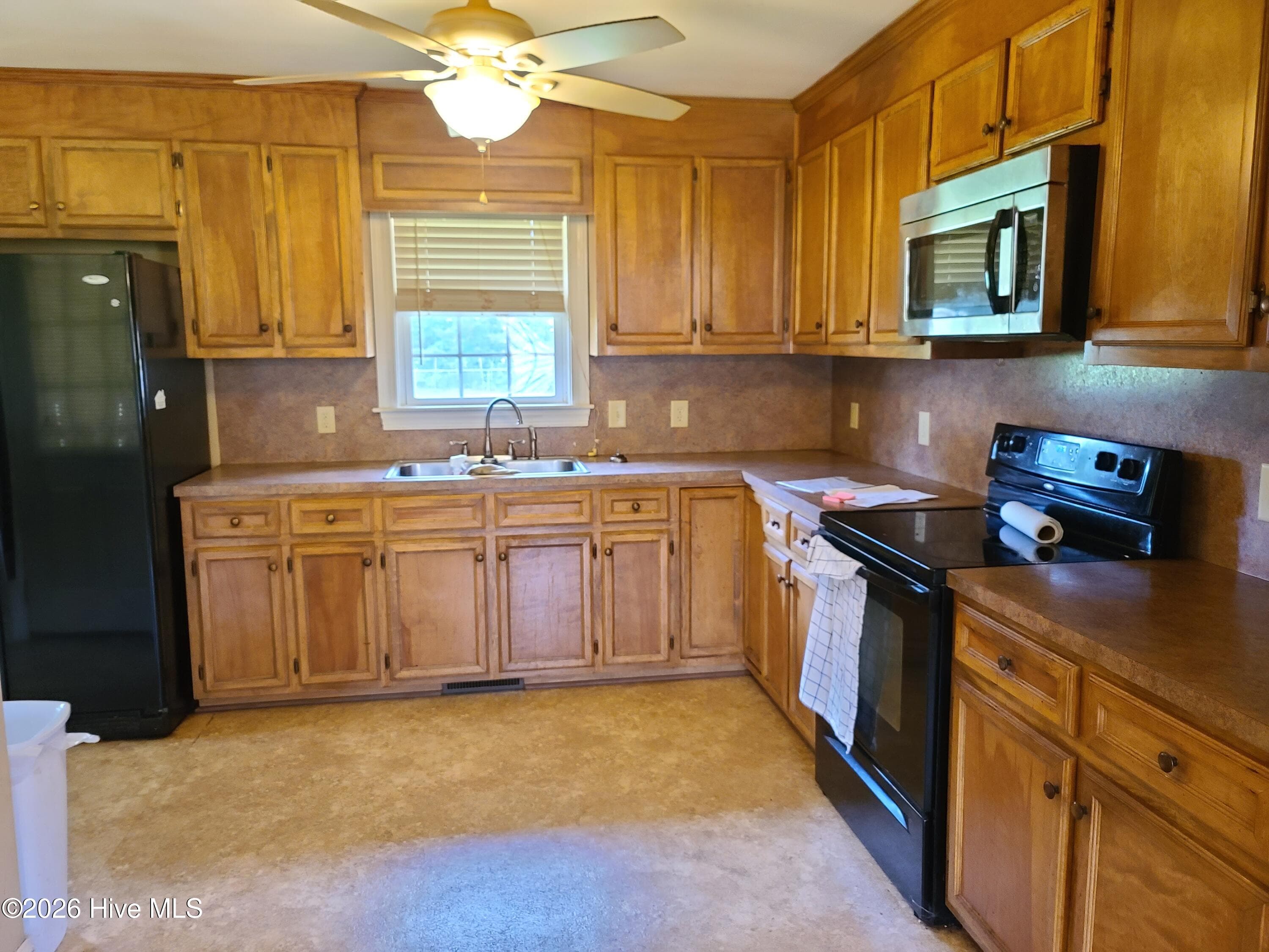 Kitchen - 569 Central Avenue, Kinston, NC 28504