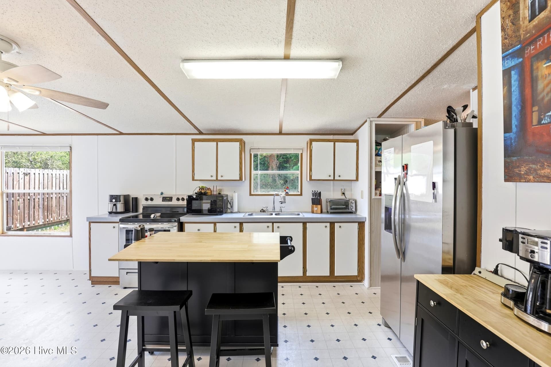 Manufactured Home at 709 Inlet Acres Drive, Wilmington, NC 28412, photo 6 of 44