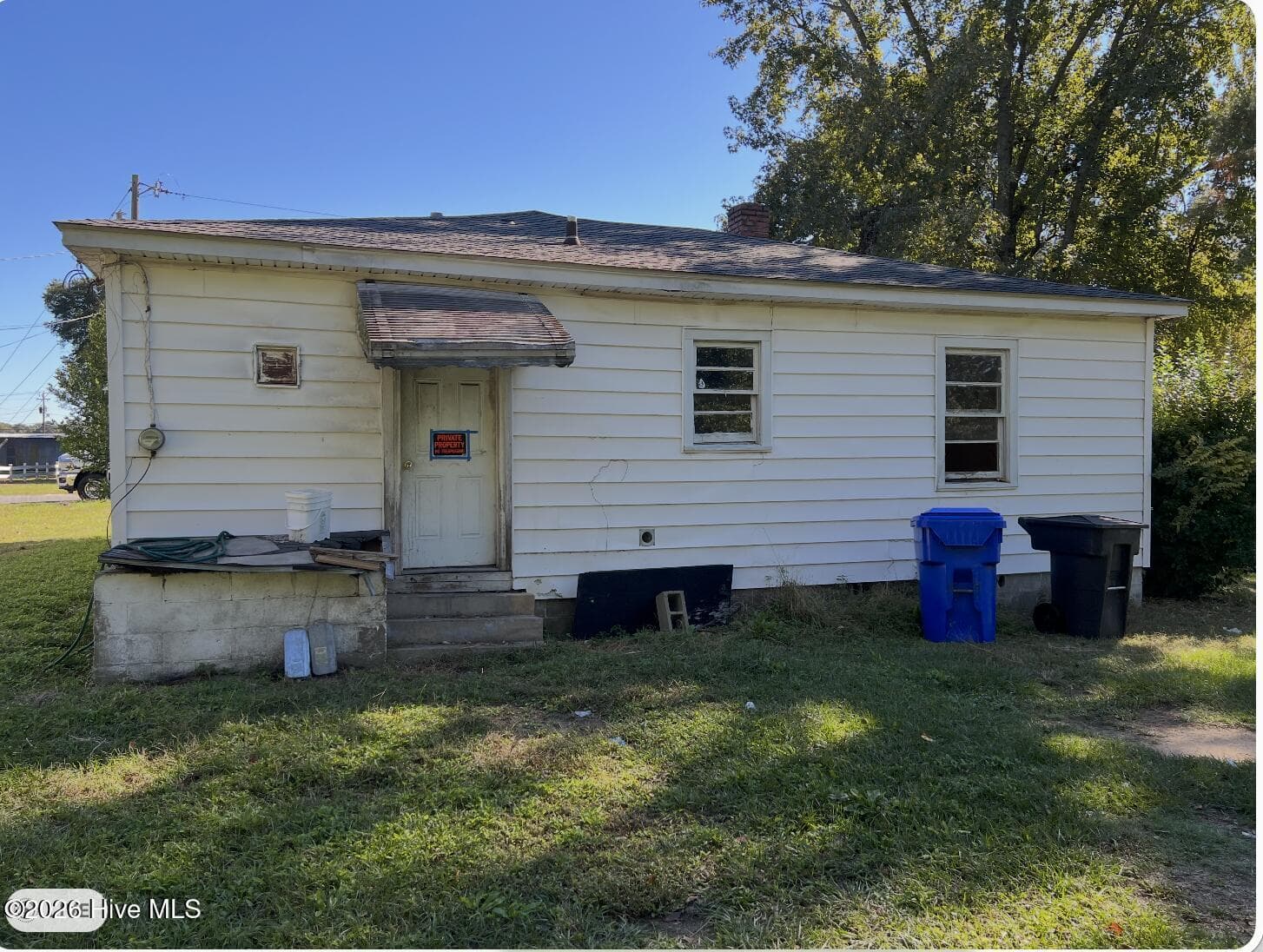 Single Family Residence at 115 Don Street, Clinton, NC 28328, photo 2 of 10