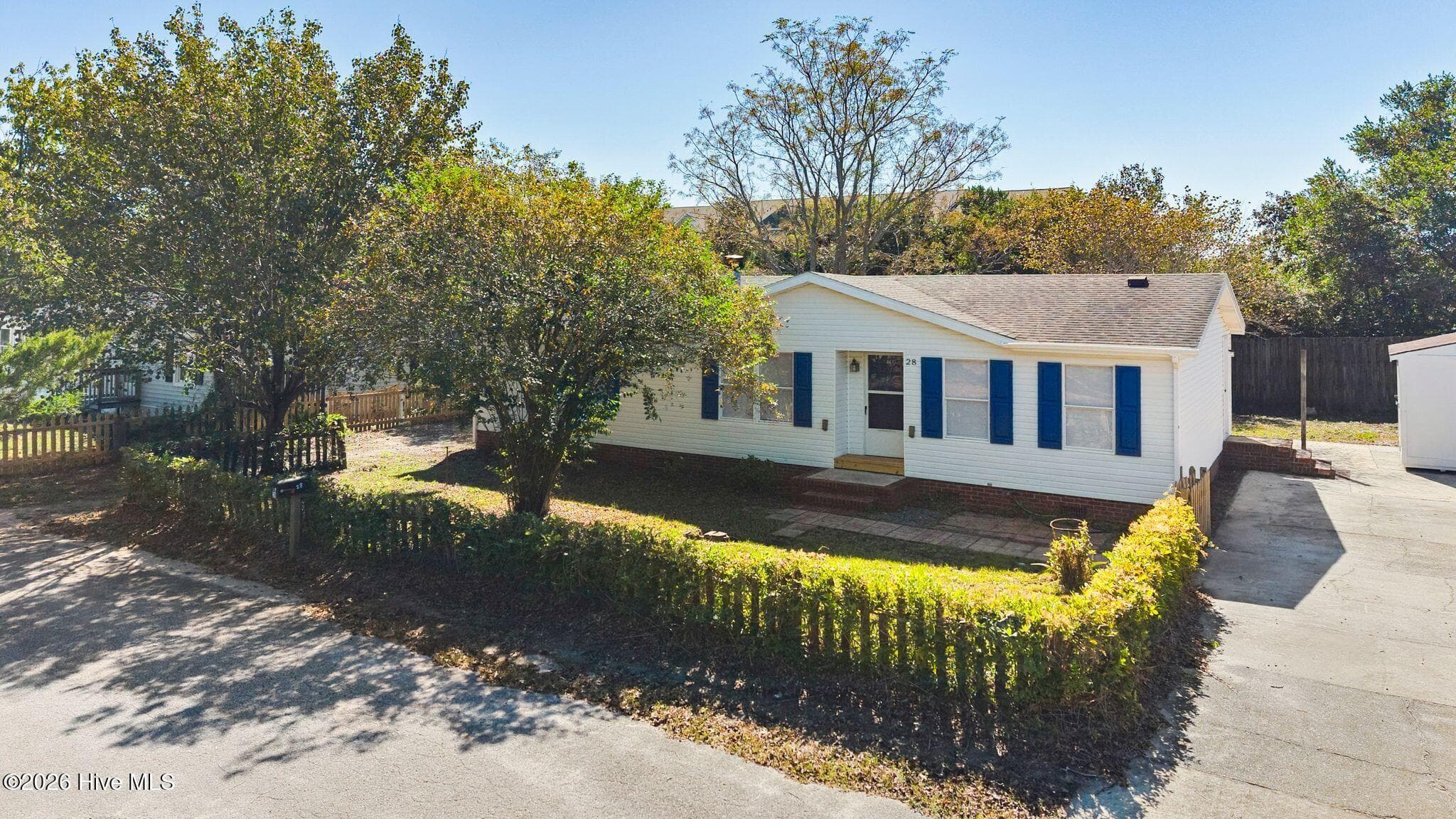 Manufactured Home at 6140 Carolina Beach Road Trlr 28, Wilmington, NC 28412, photo 2 of 54
