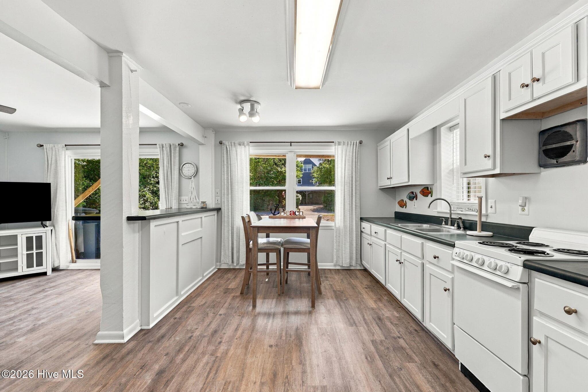 Single Family Residence at 118 Periwinkle Drive, Emerald Isle, NC 28594, photo 29 of 39