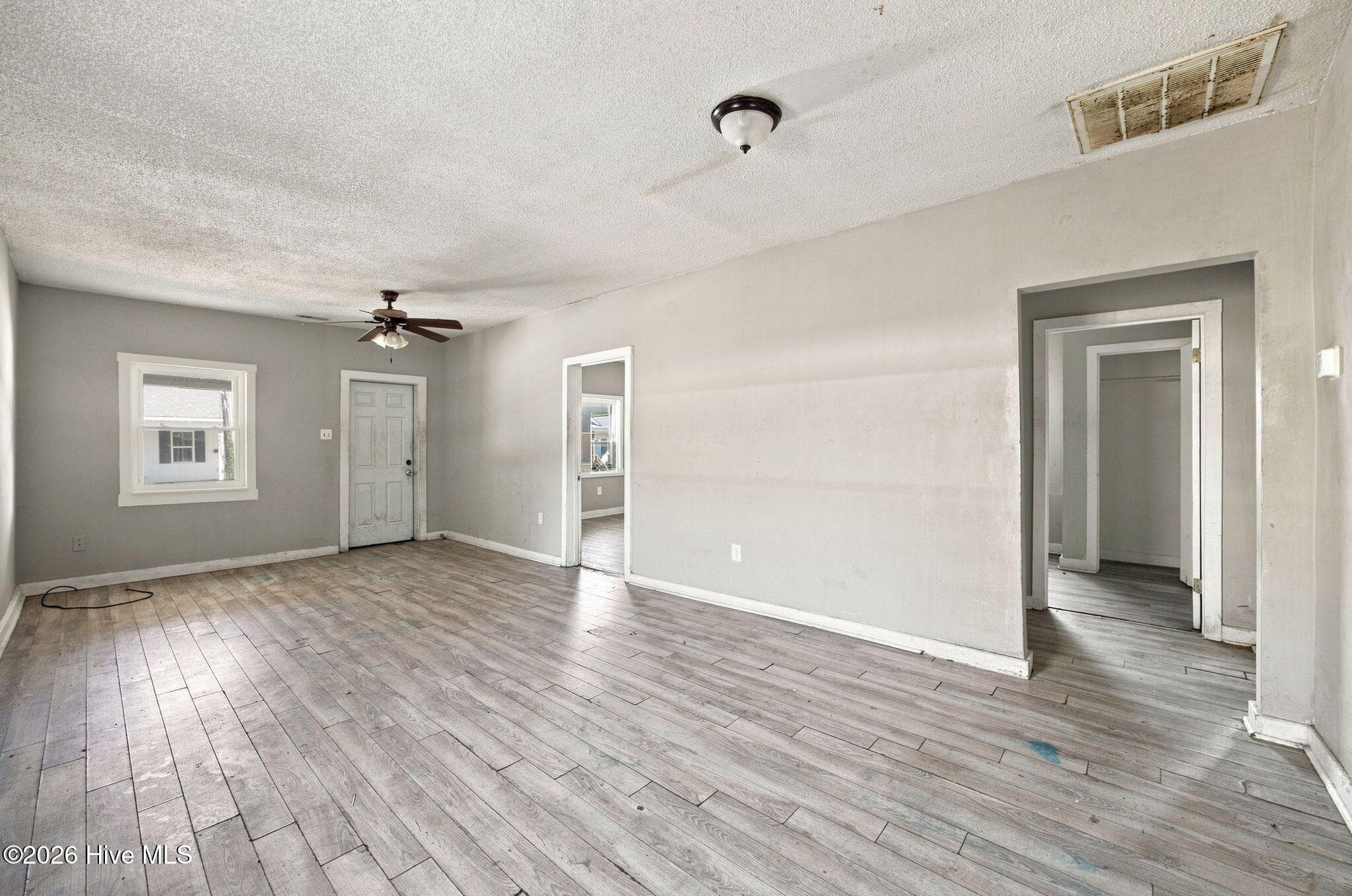 Single Family Residence at 1314 Glenn Street, Wilmington, NC 28401, photo 4 of 38