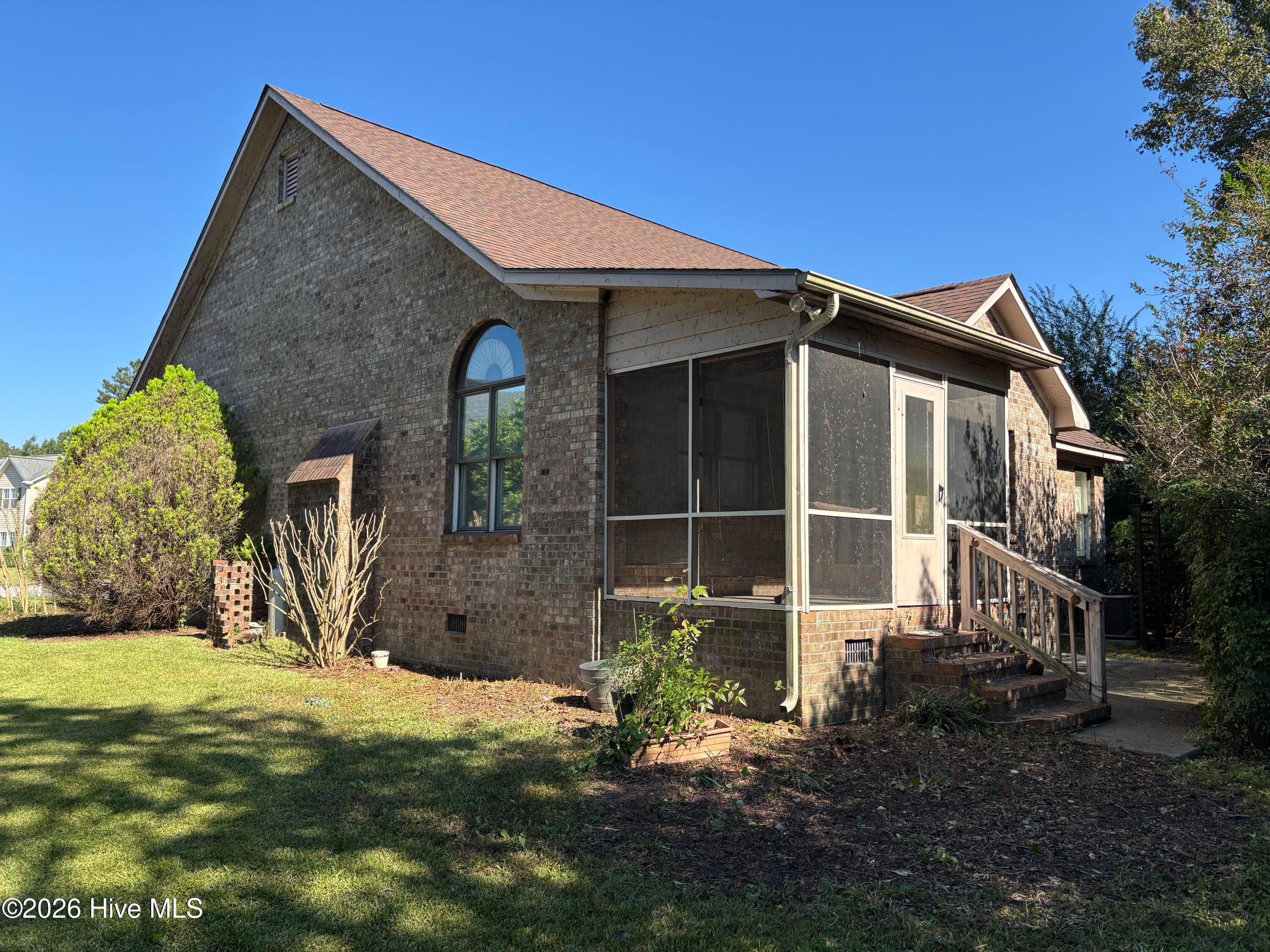 Single Family Residence at 614 Player Court, Jacksonville, NC 28540, photo 2 of 21