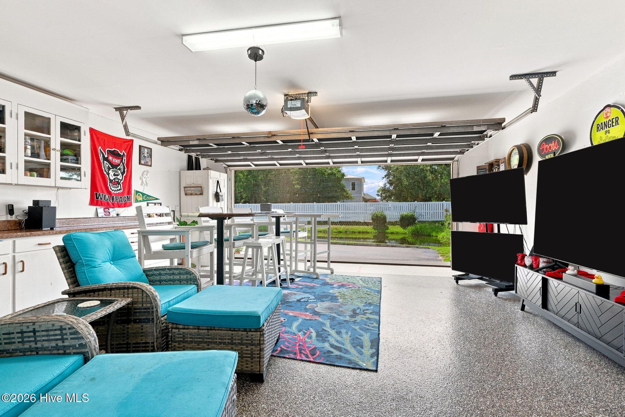 Privacy Garage Screen Down - 200 Macgregor Drive, Beaufort, NC 28516