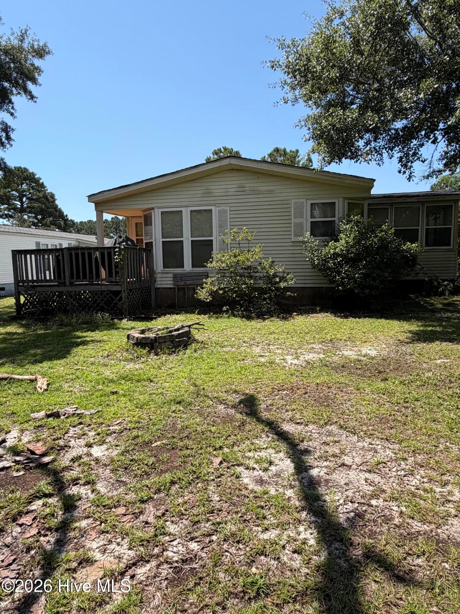 Manufactured Home at 606 Galley Court, Hampstead, NC 28443, photo 5 of 44